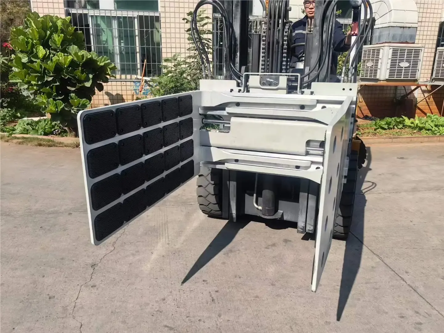 Heavy Duty Hydraulic Forklift Bale Clamp Attachment photo 2