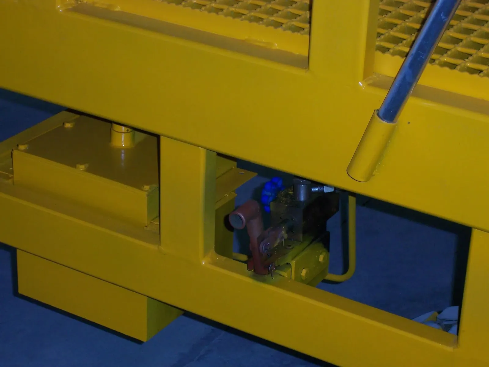 Hydraulic Dock Leveller for Warehouse 6 Ton detail 6