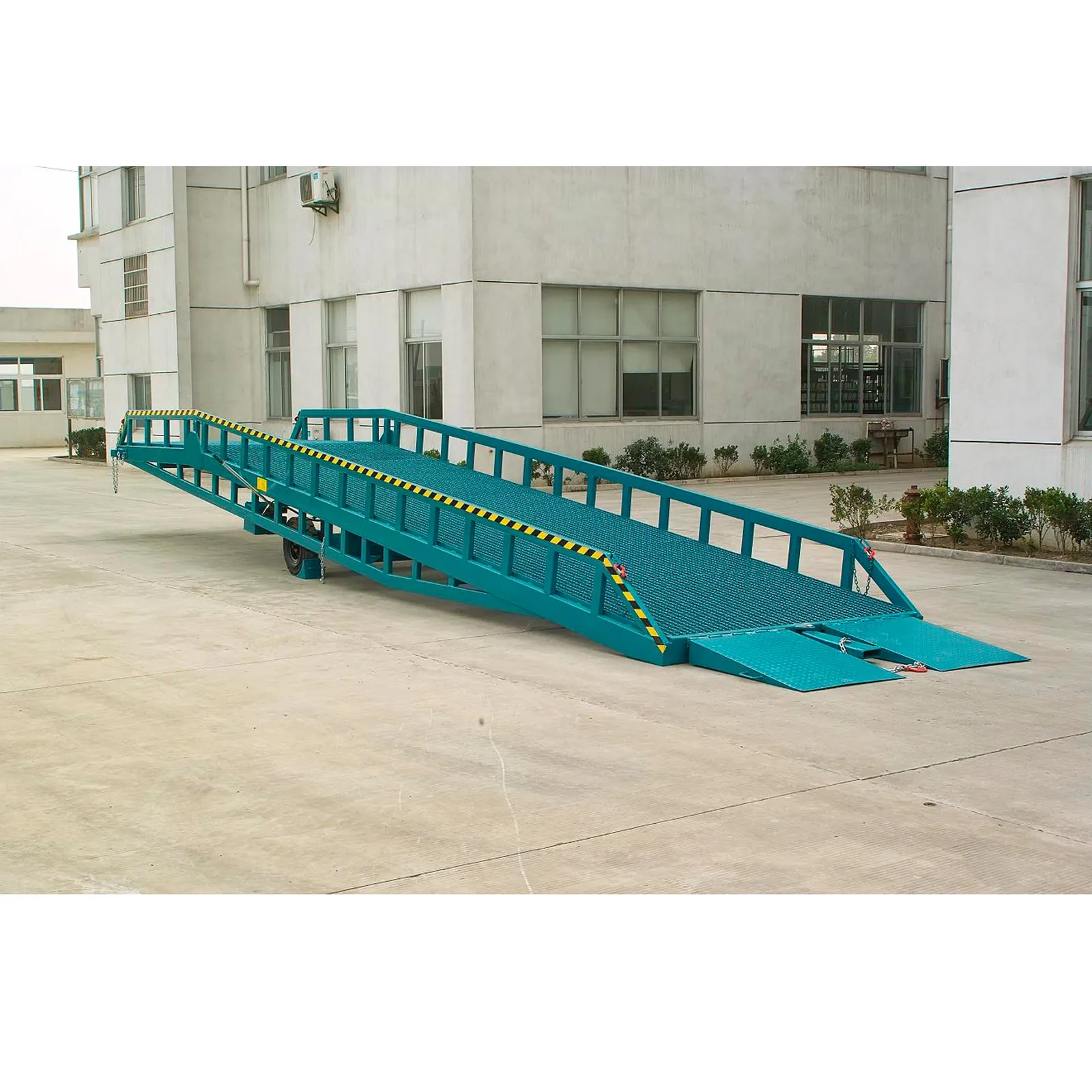 Hydraulic Dock Leveller for Warehouse 6 Ton photo 3