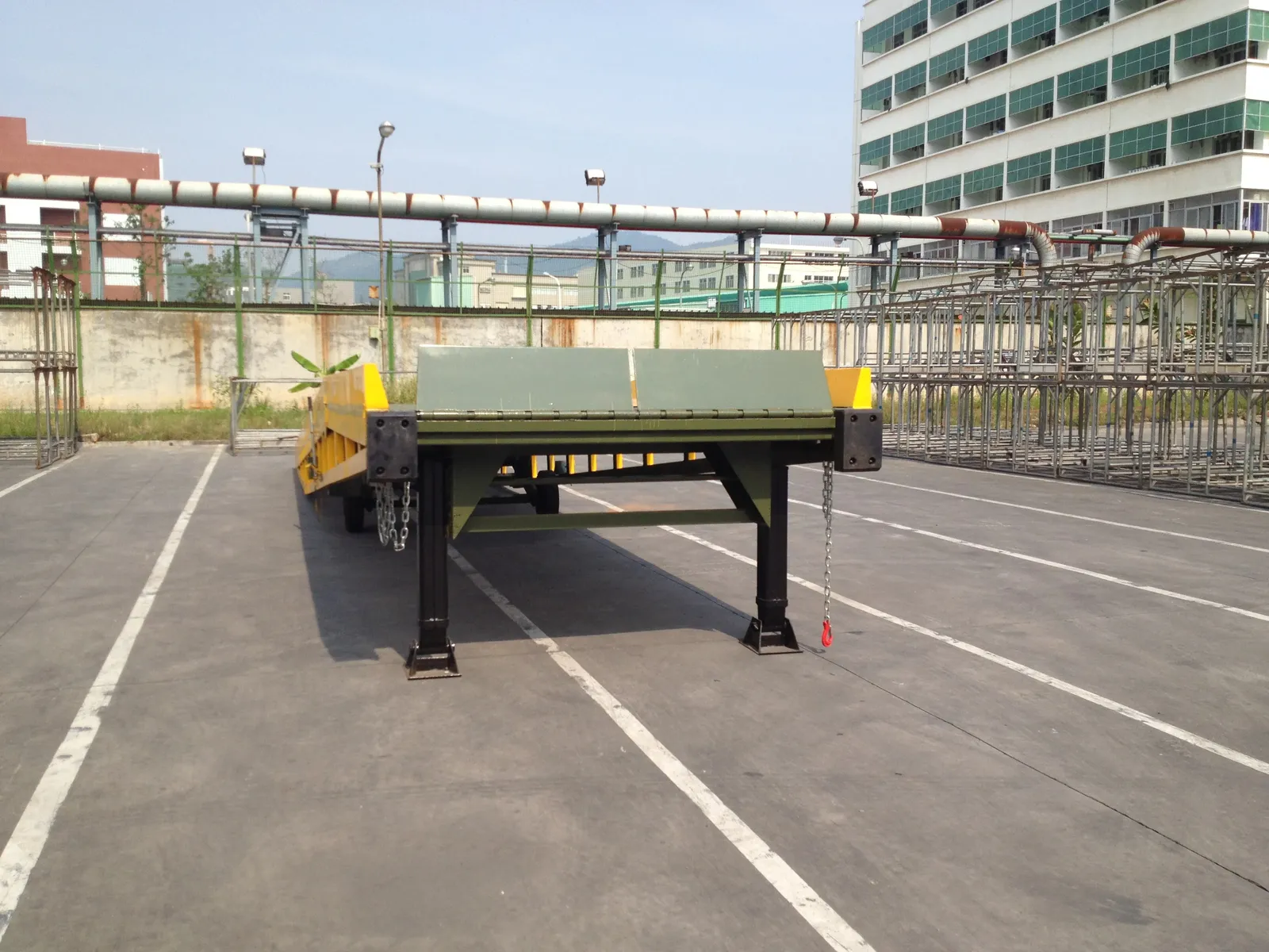 Hydraulic Dock Leveller for Warehouse 6 Ton photo 4