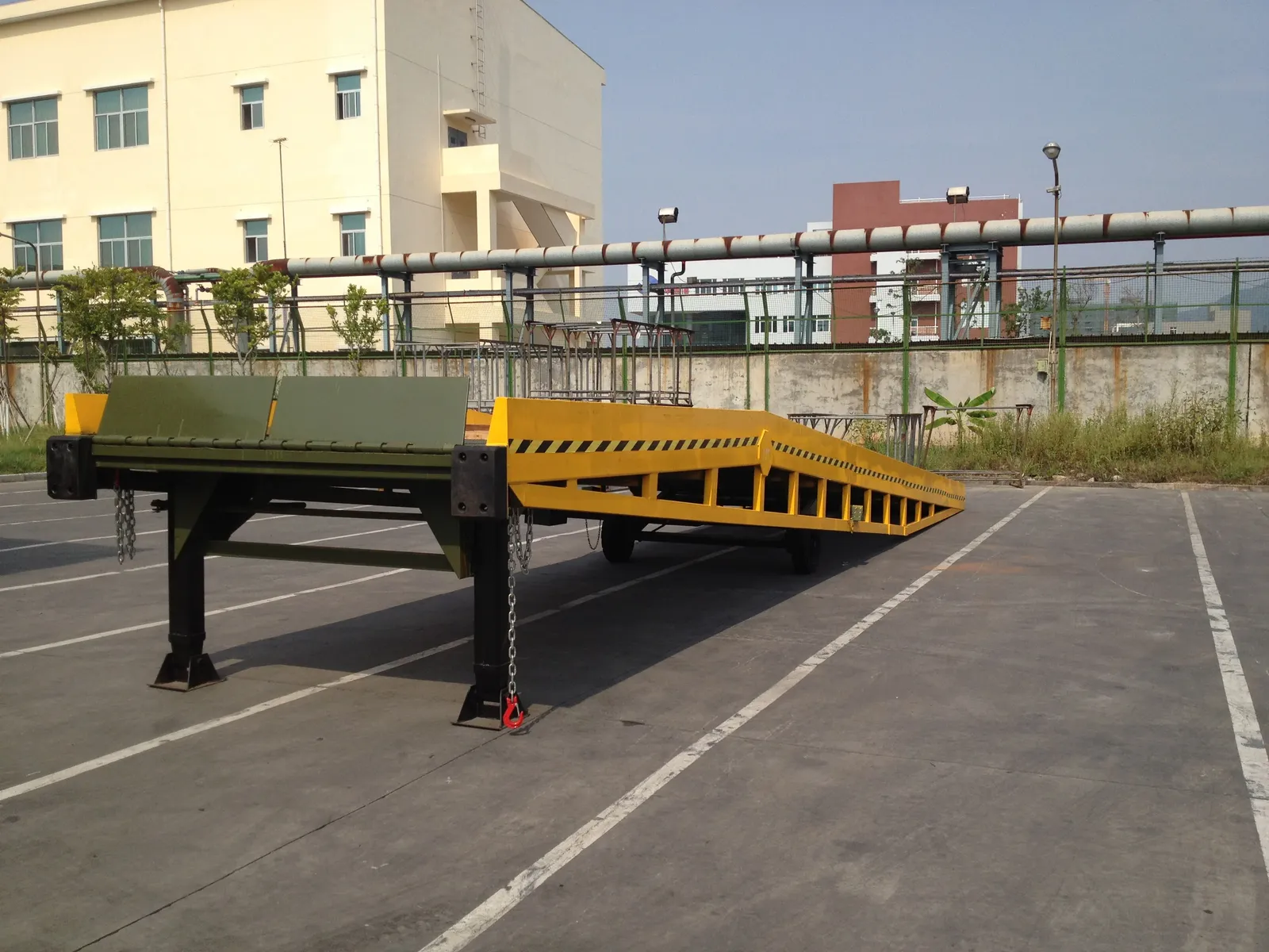 Hydraulic Dock Leveller for Warehouse 6 Ton photo 5