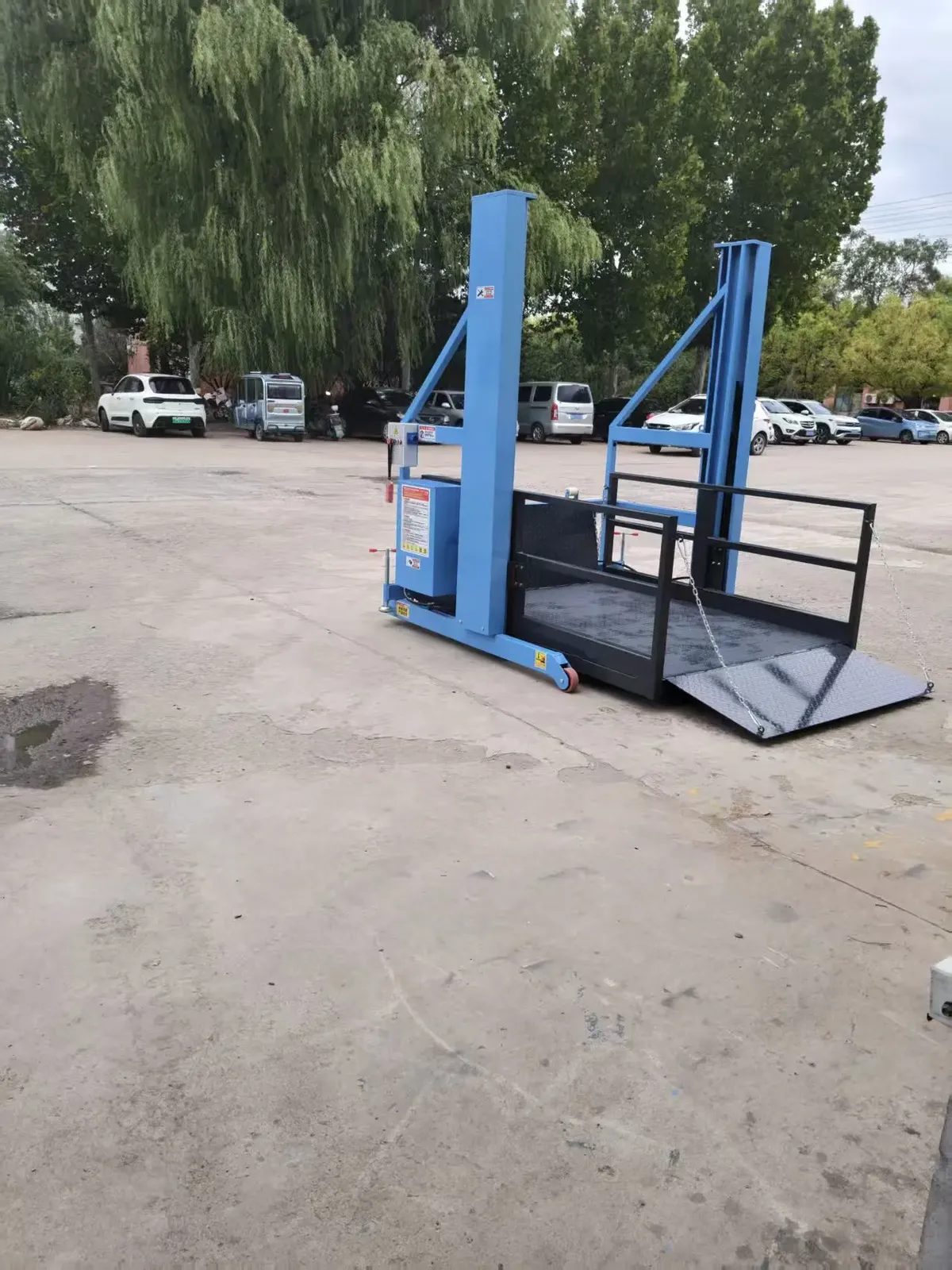 Cheaper Price 2M*2M Mobile Dock Lift 2000 Kg photo 2