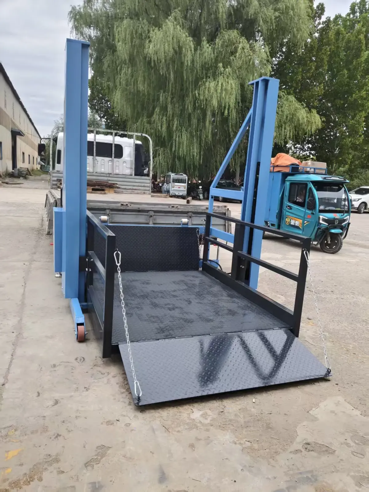 Remote Control Factory Price Mobile Dock Lift 2000 Kg photo 2