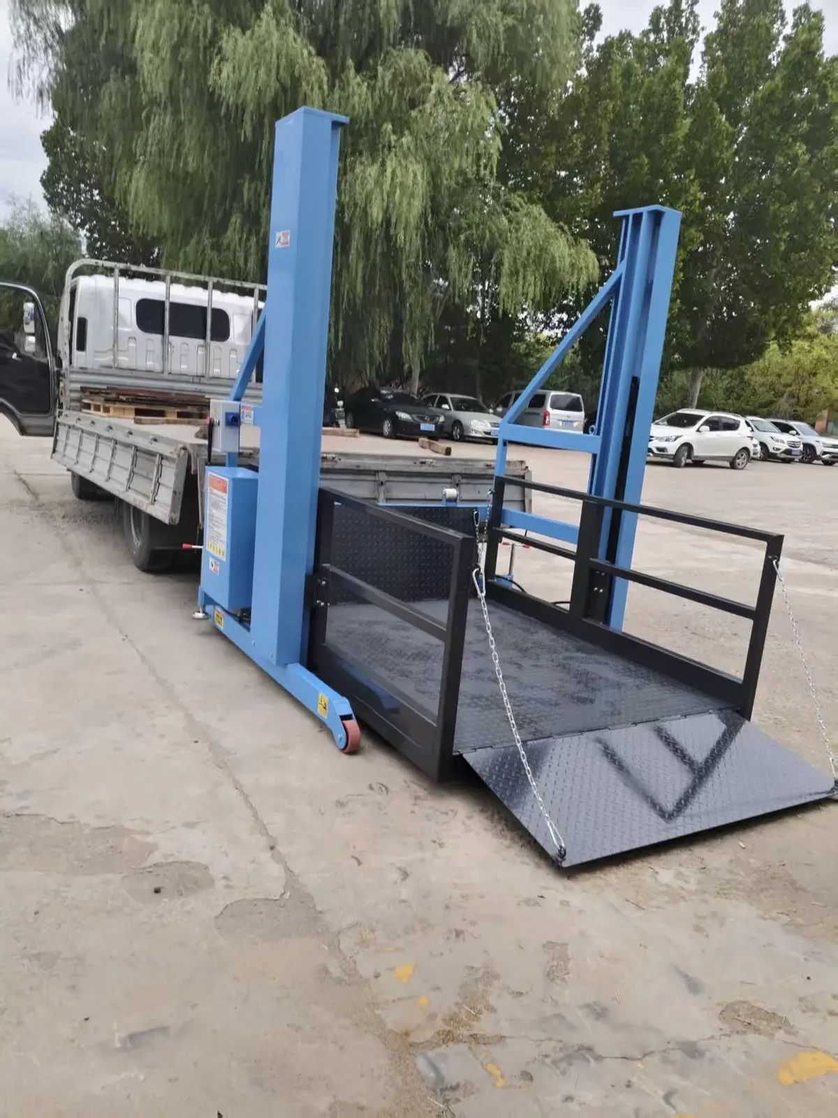 Cheaper Price 2M Mobile Dock Lift 2000 Kg photo 6