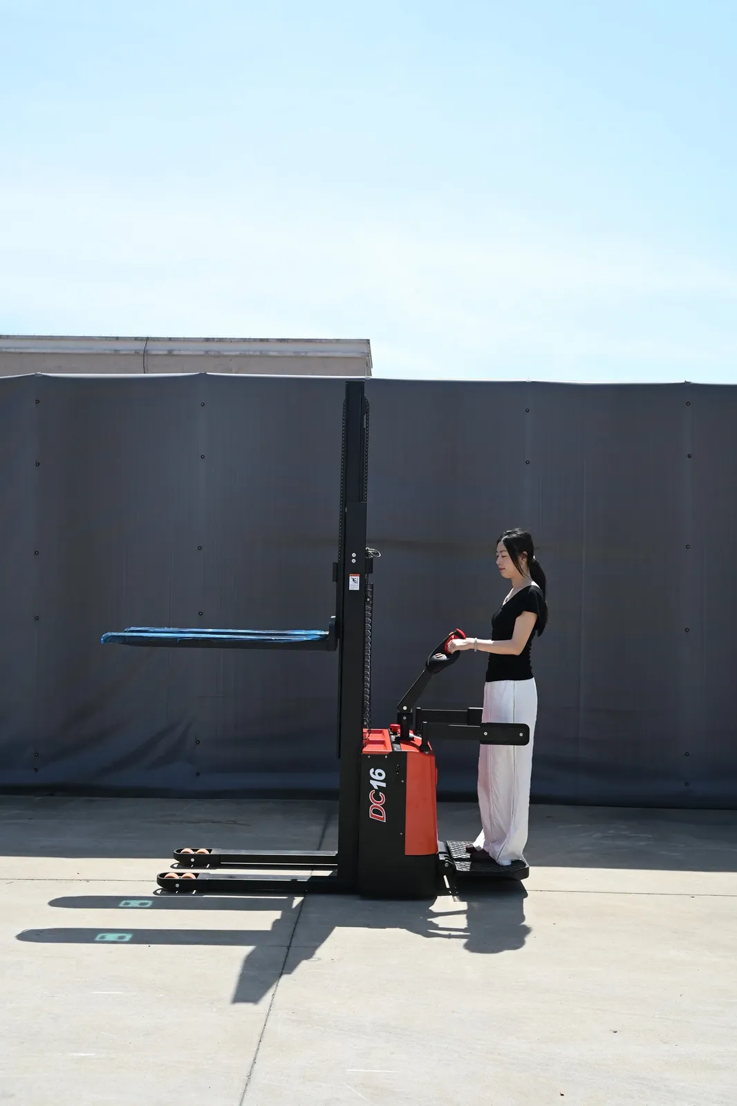 16F 20F Electric Pallet Stacker Forklift Walkie Warehouse photo 4