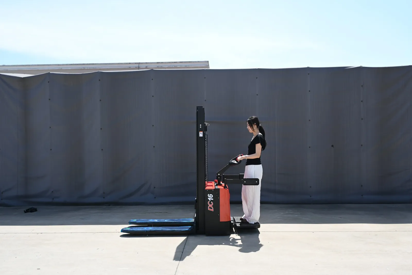 16F 20F Electric Pallet Stacker Forklift Walkie Warehouse photo 5