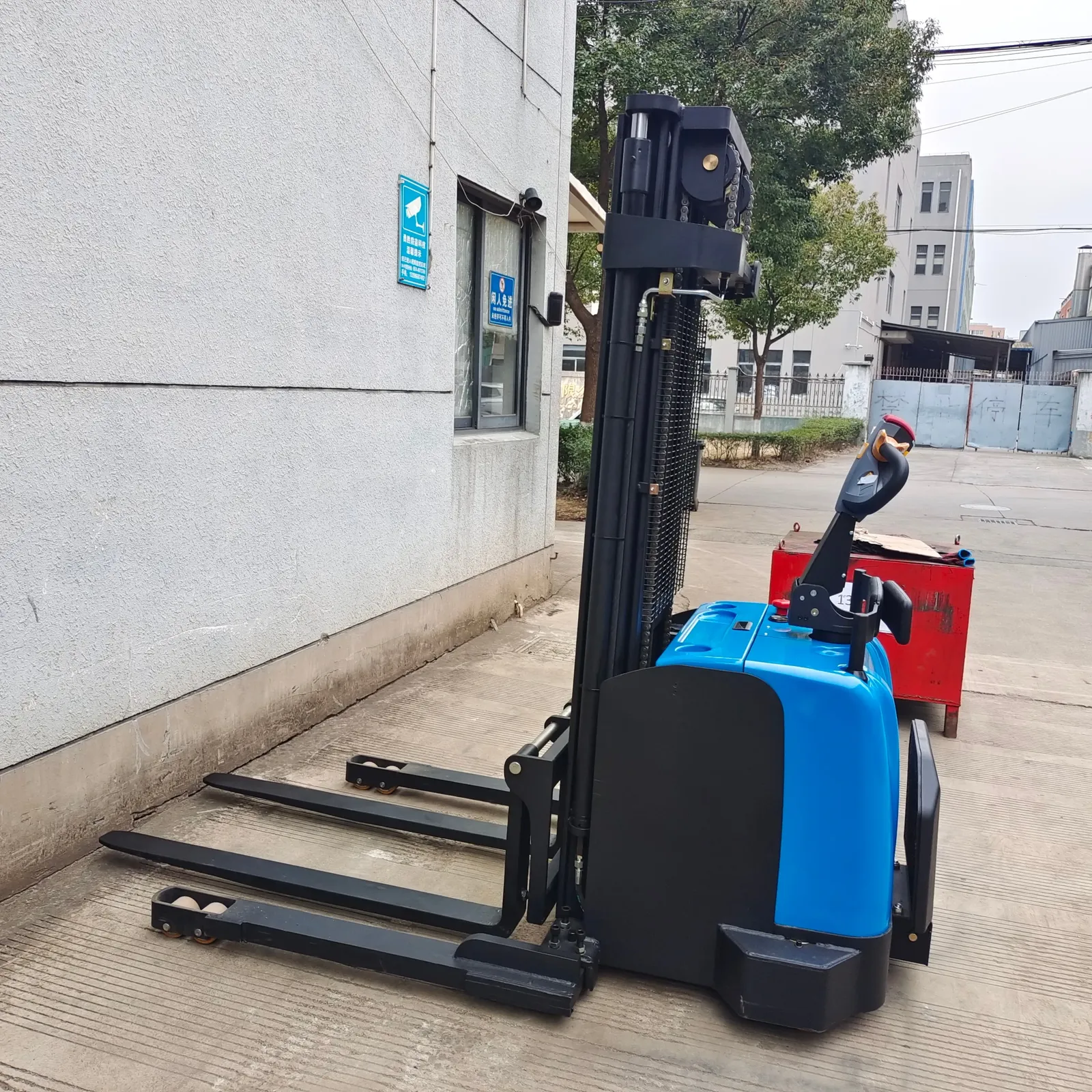 Full Electric Stacker 1.5 Ton 2Ton 2.5 Ton 3 Ton detail 2
