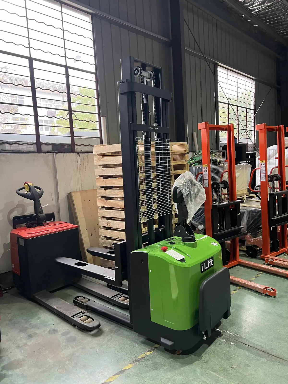 Electric Pallet Stacker, Stand-on Stacker, Ride-on detail 2