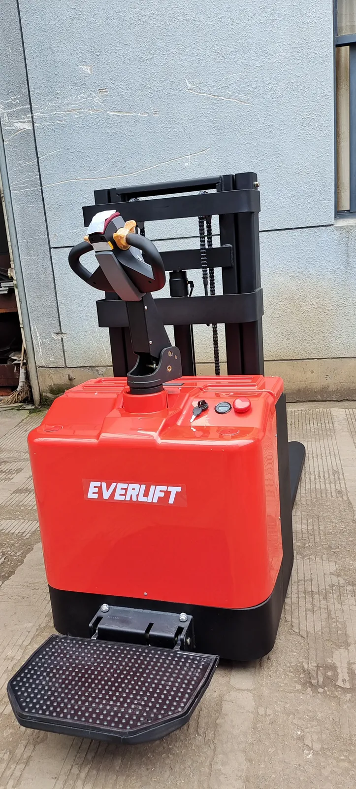 Electric Pallet Stacker, Stand-on Stacker, Ride-on detail 3