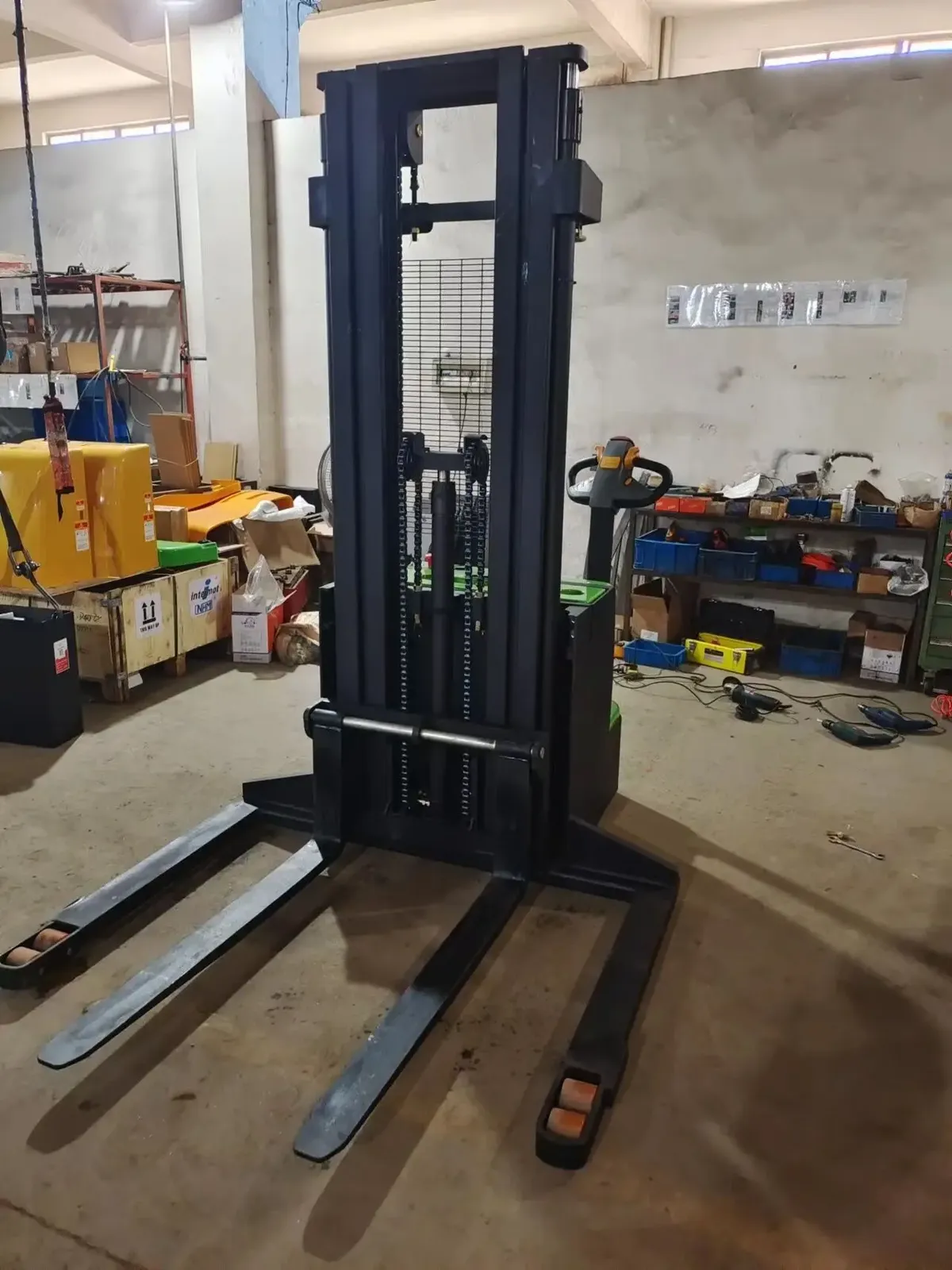 Straddle Stacker, Electric Pallet Stacker, 1.5-2 Ton detail 11