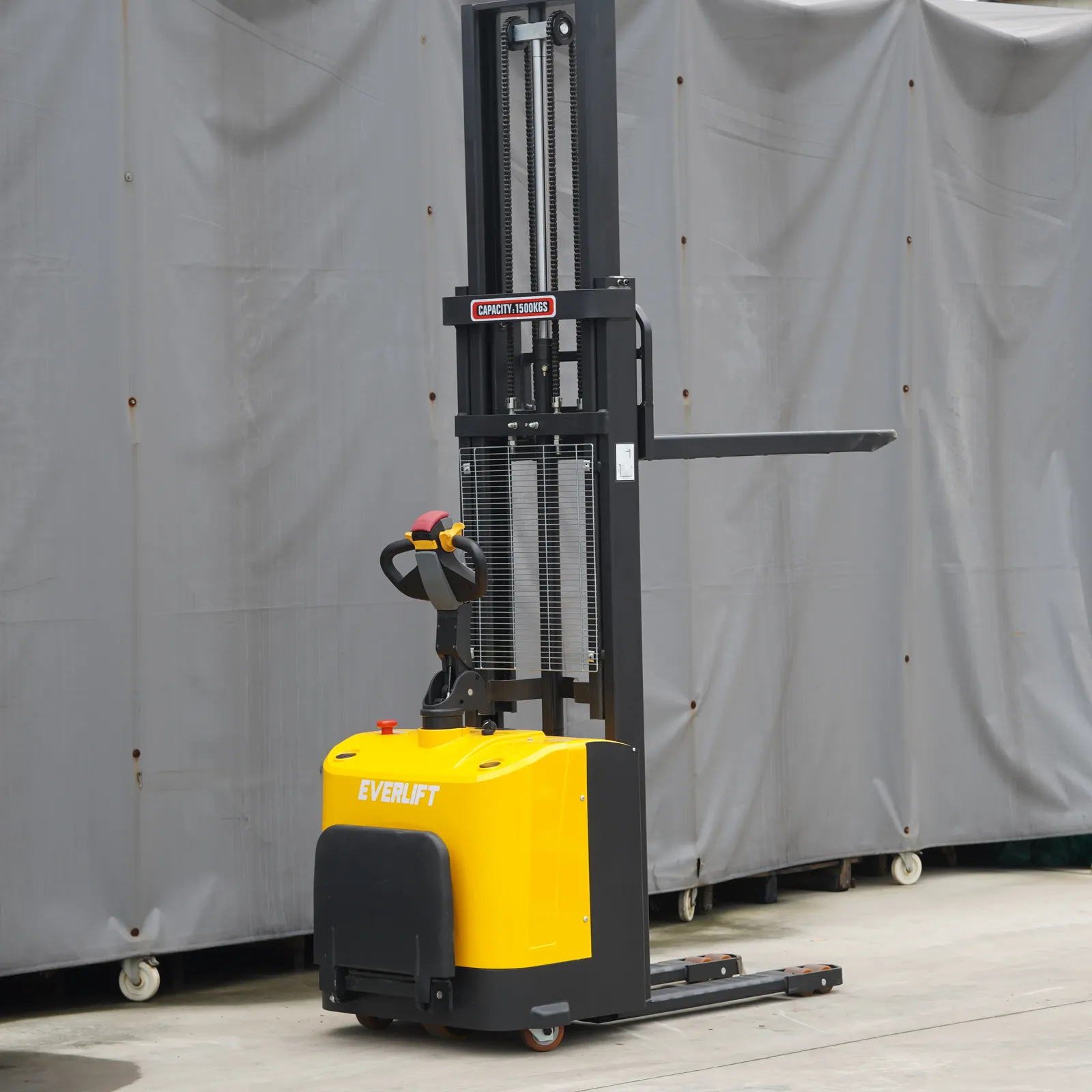 High Efficiency 1.5T Ride-On Electric Stacker photo 3