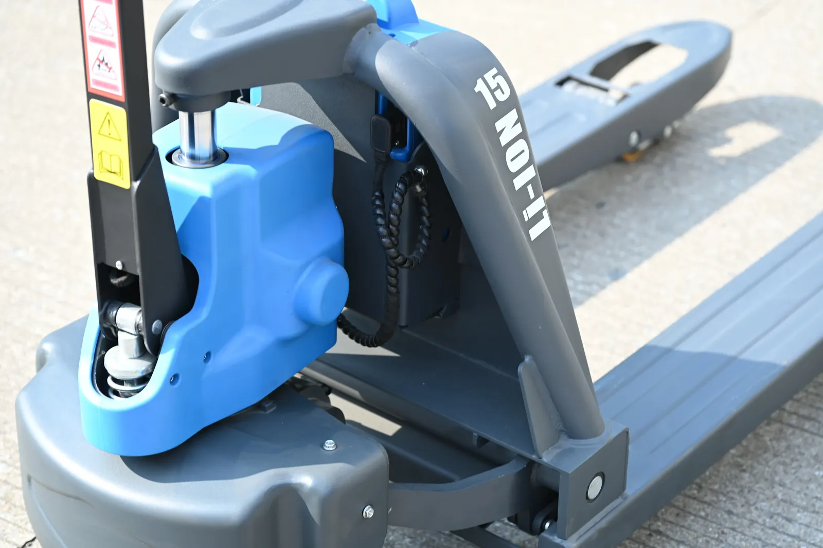 1.5 Ton Electric Pallet Truck Li-ion Lithium Battery 48V photo 4