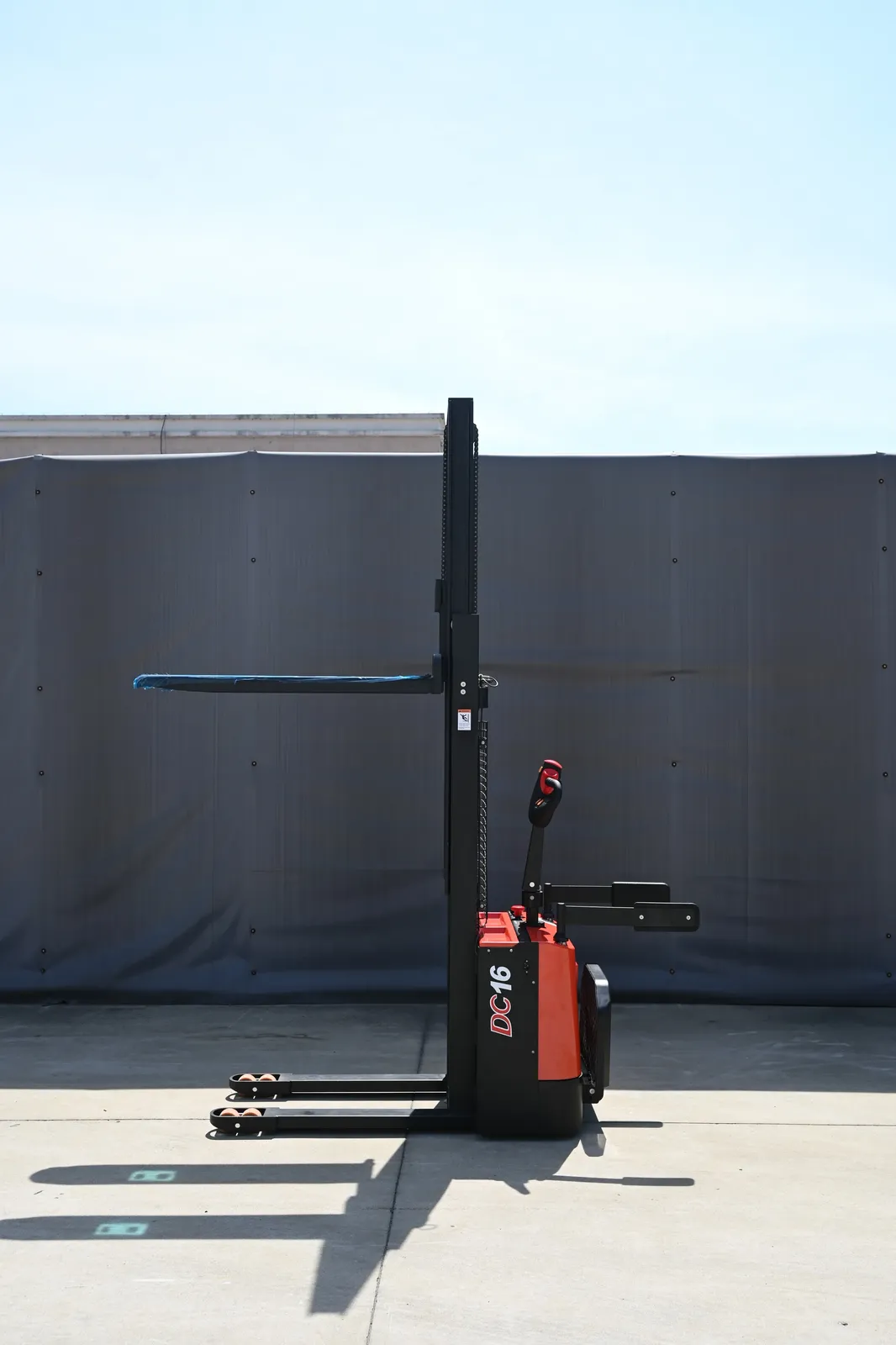 Power Stacker 1500 kg detail 4