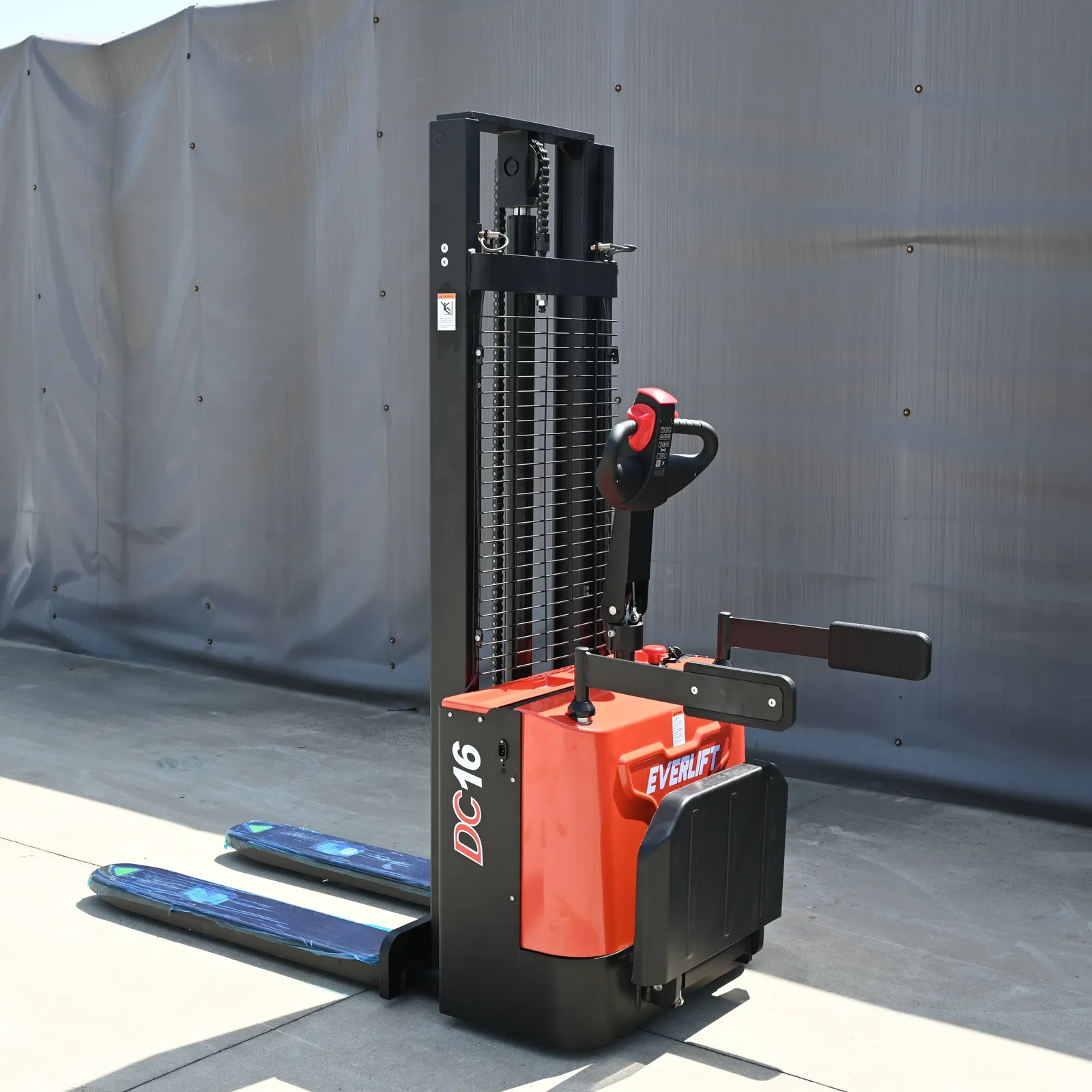 Power Stacker 1500 kg photo 1