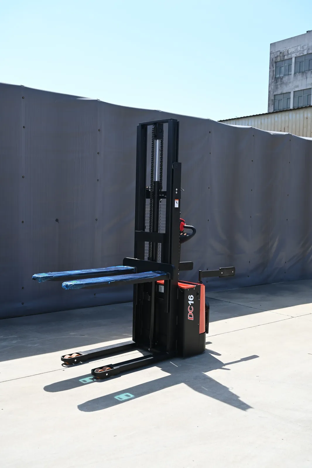 Power Stacker 1500 kg photo 2
