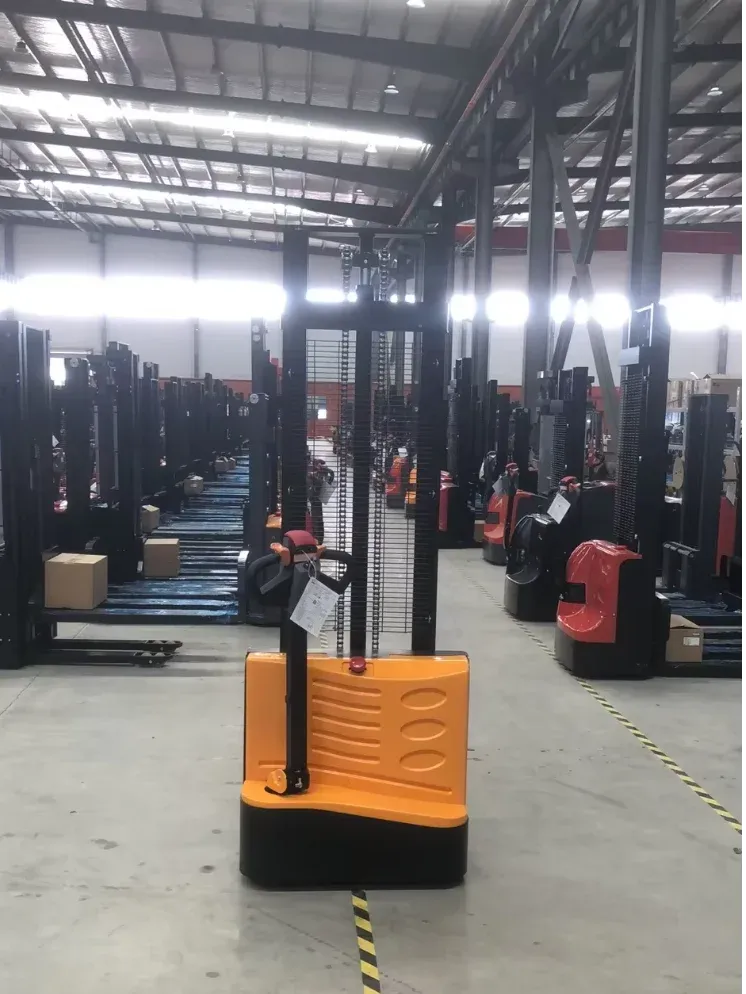 1.2ton 1.5ton 2ton ZAPI AC Driver Standing on Driving Forklift detail 3