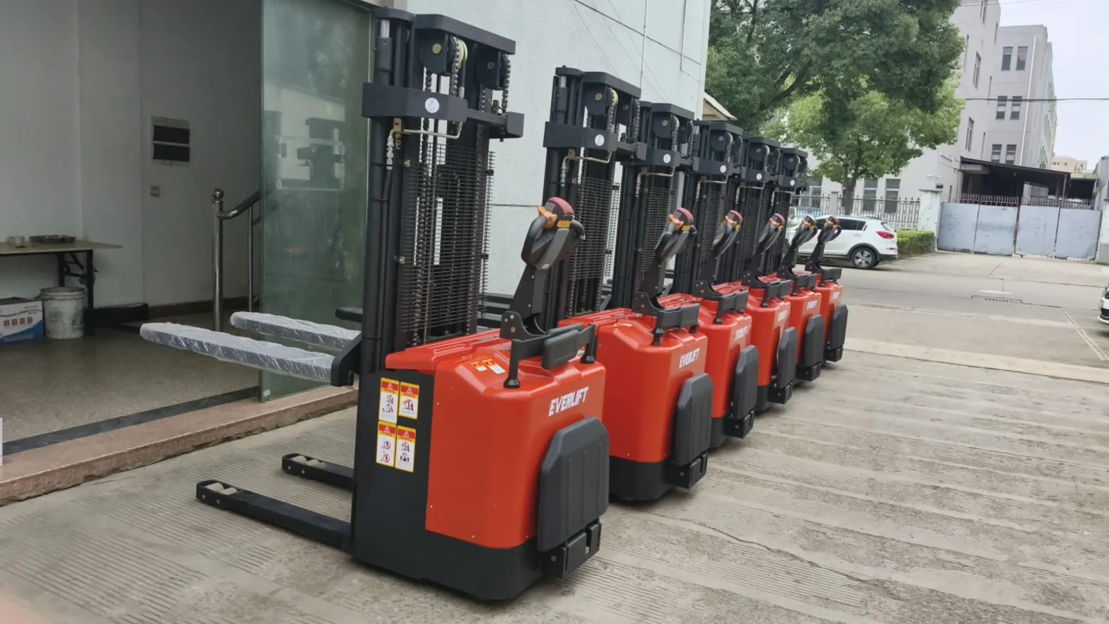 2.0 Ton EPS Stand-on Electric Stacker Pallet Lifter detail 5