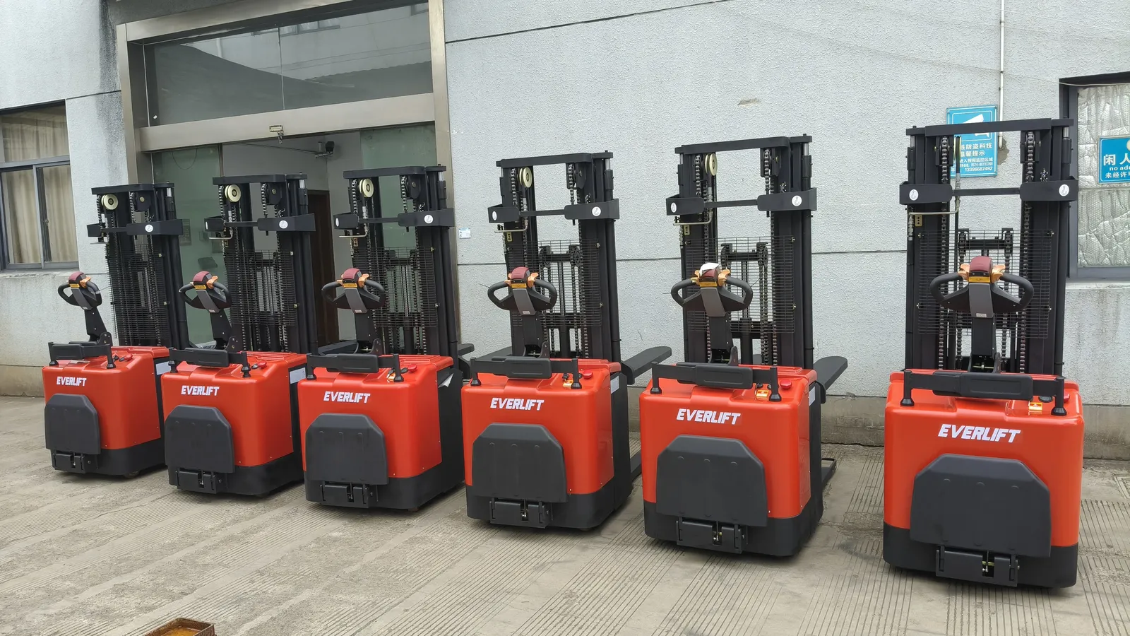 2.0 Ton EPS Stand-on Electric Stacker Pallet Lifter detail 7