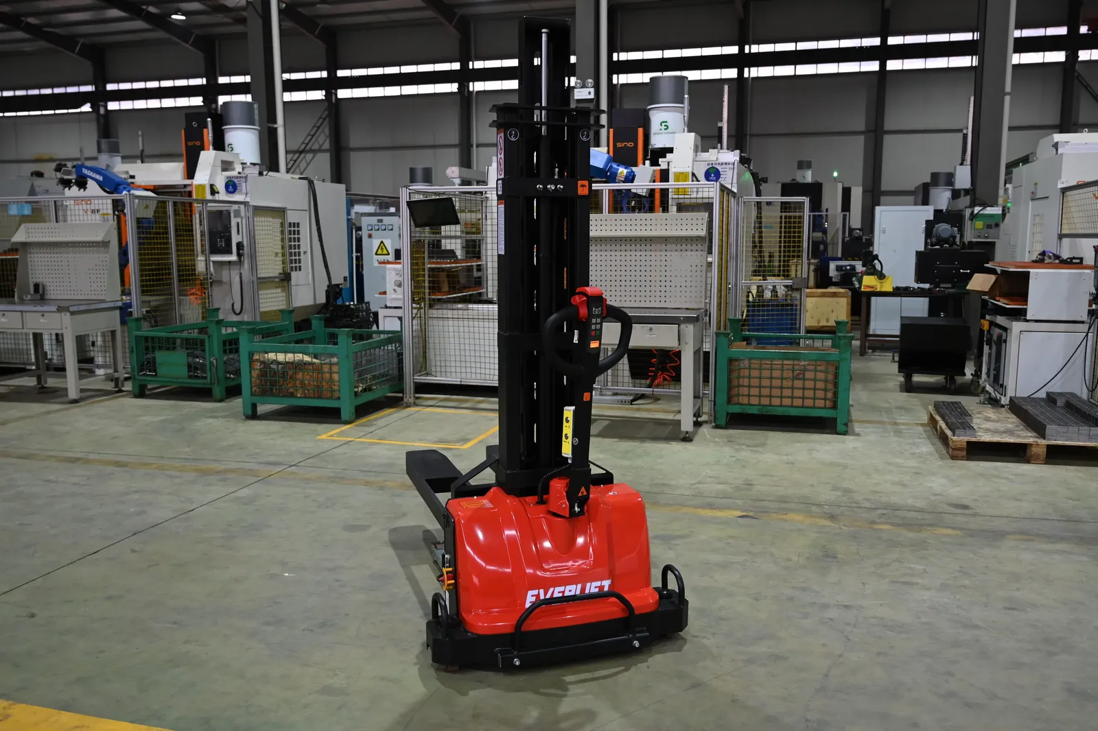 500 to 1000 kg 1.6M Self-Lifting Pallet Loader Full Electric Self Loading Stacker photo 2