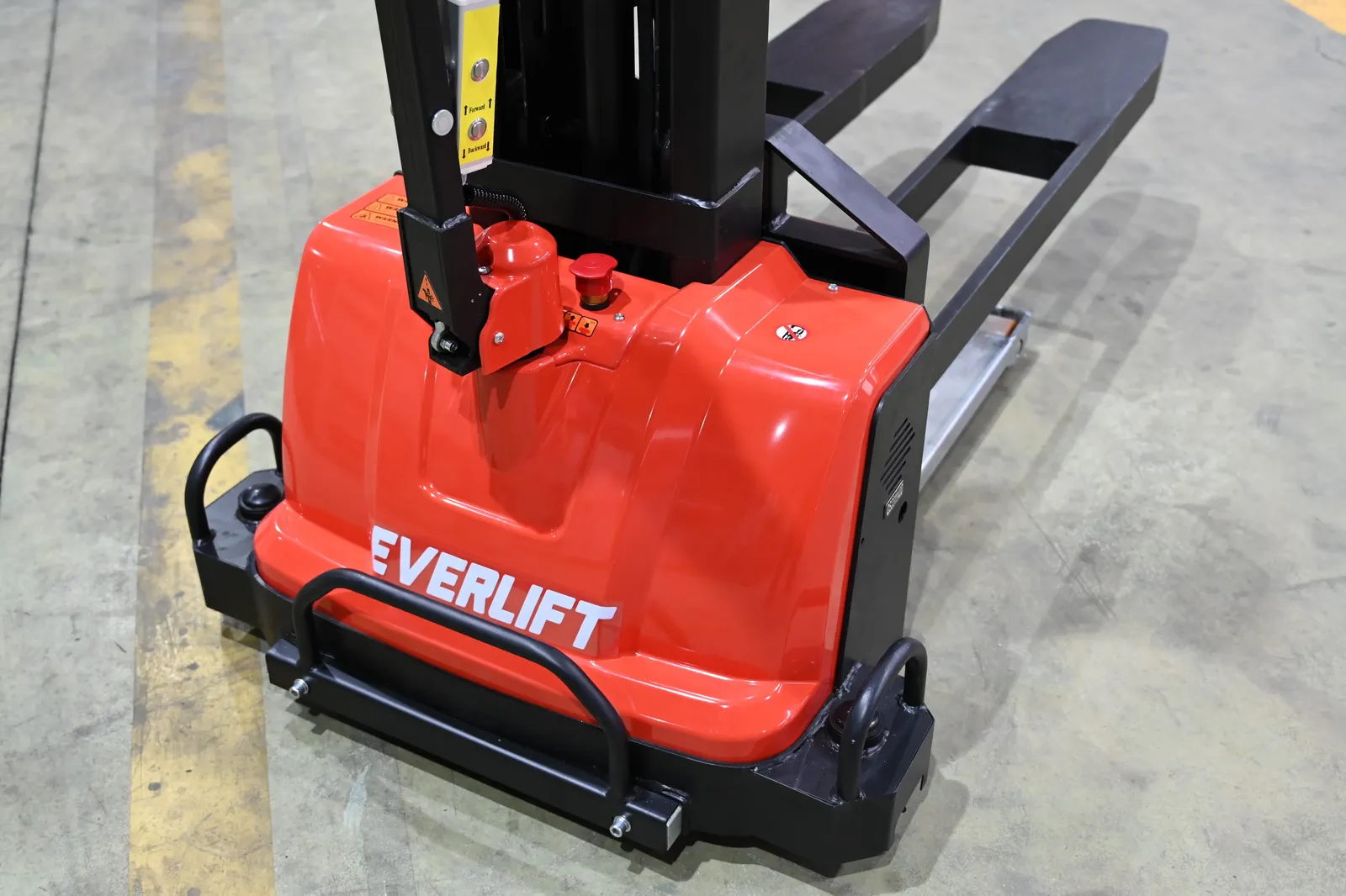 500 to 1000 kg 1.6M Self-Lifting Pallet Loader Full Electric Self Loading Stacker photo 5