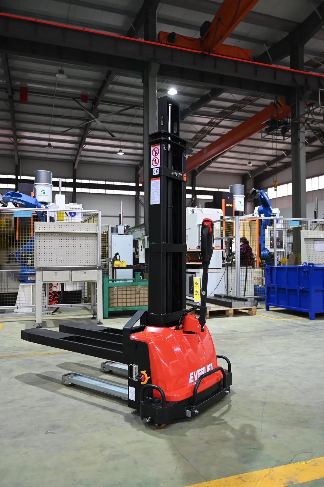 Self-Lifting Stacker 1 Ton photo 2