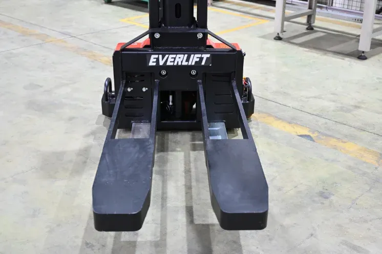 Self Loading Stackers 1.3T 1.5T detail 8