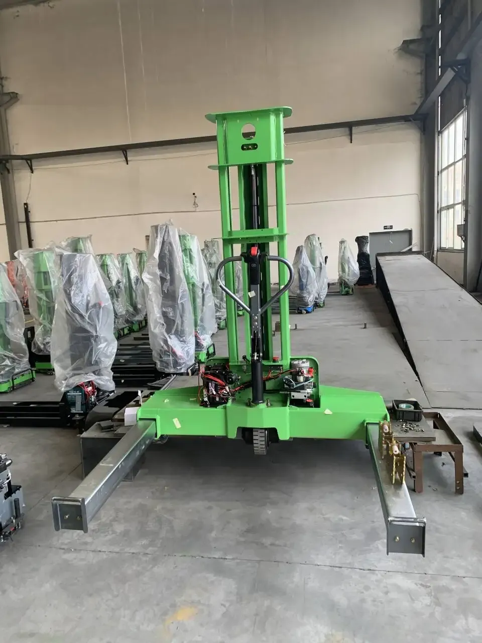 Portable off Road Electric Van Self-lifting Stacker 500 to 1500 kg photo 3