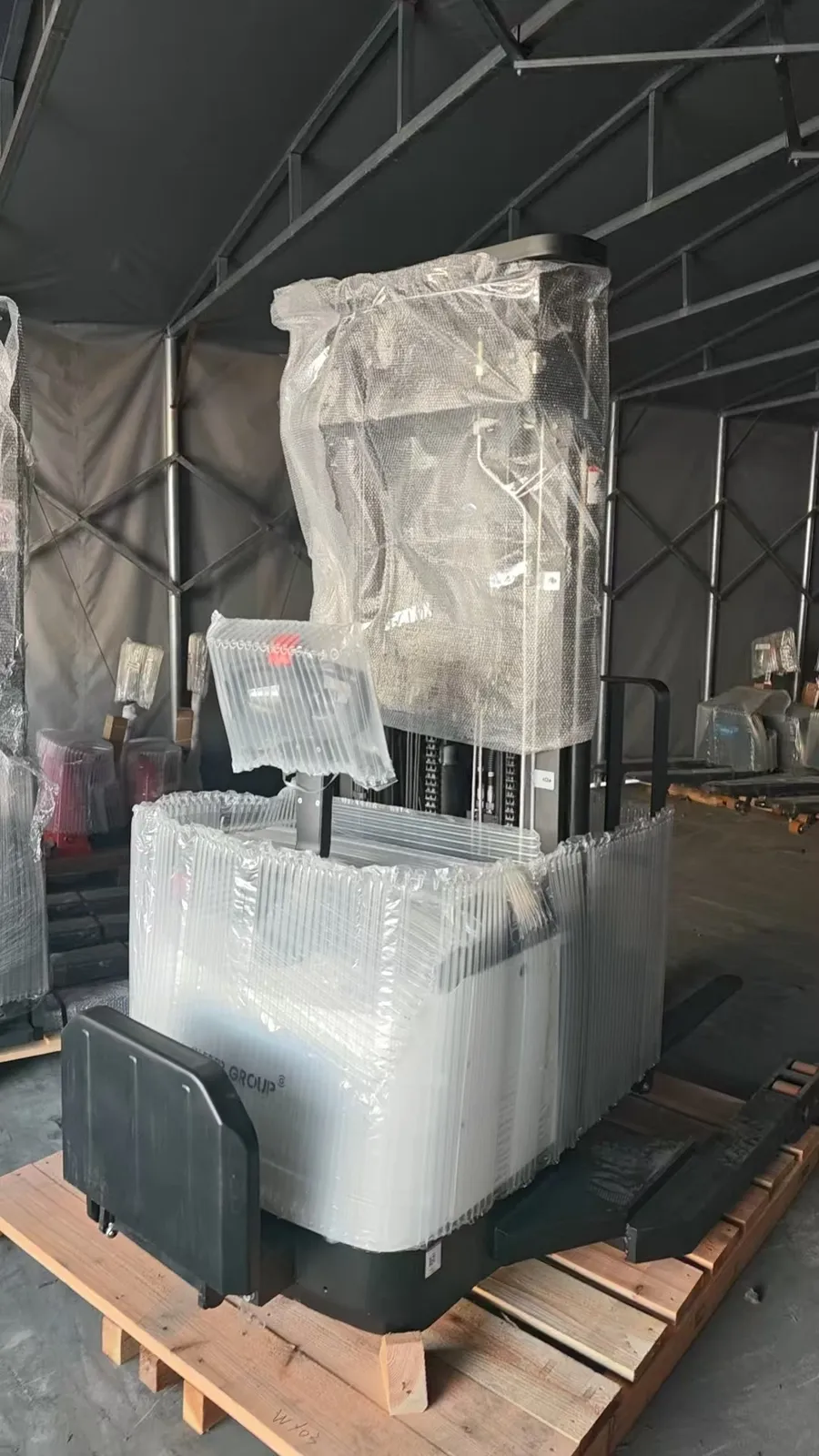 1400 kg Single Scissor Electric Reach Stacker 3m-5.5m detail 5