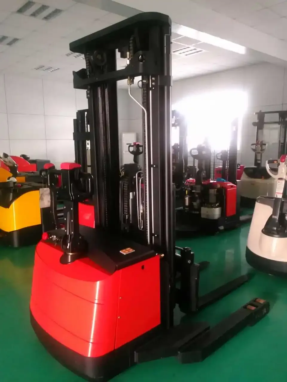 1400 kg Single Scissor Electric Reach Stacker 3m-5.5m photo 5
