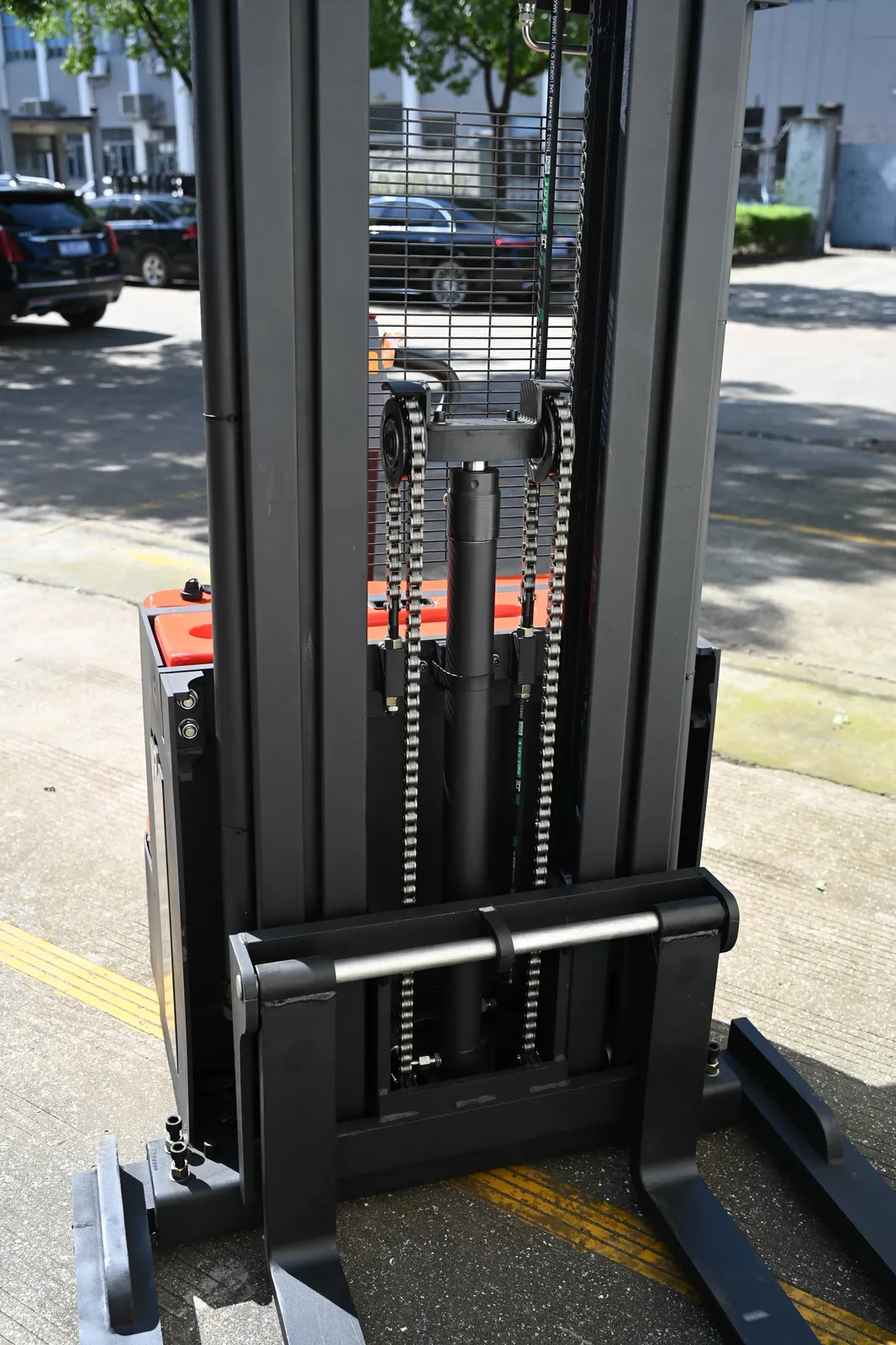 Battery Stacker 1.5 Ton detail 9