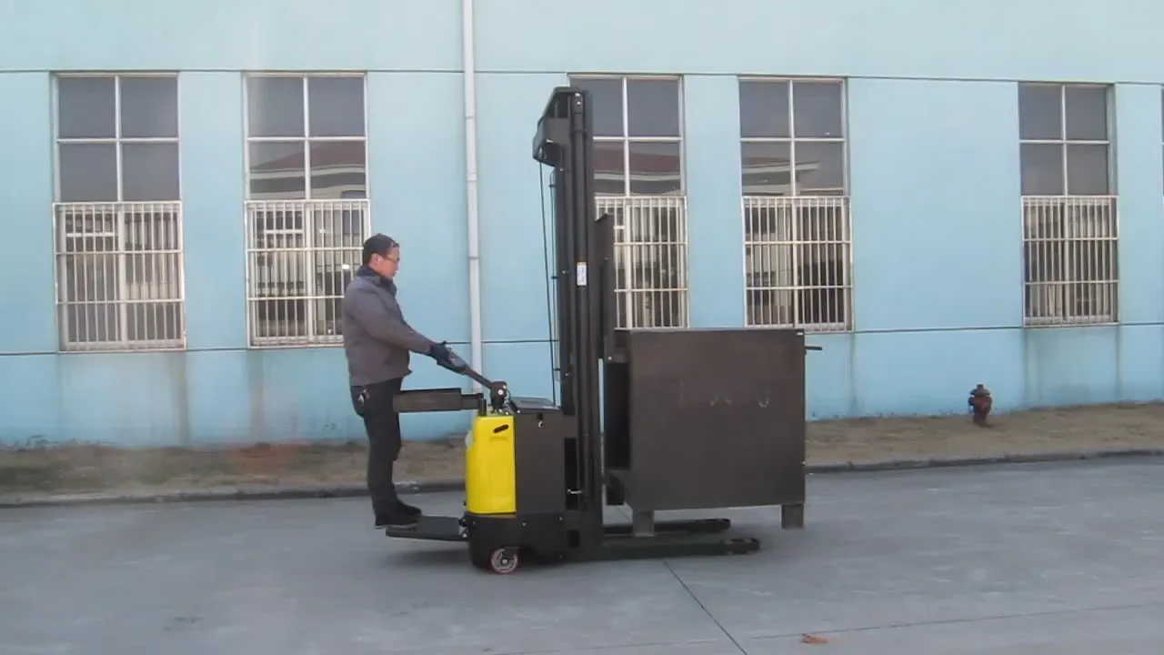 Straddle Stackers 1500 kg detail 1