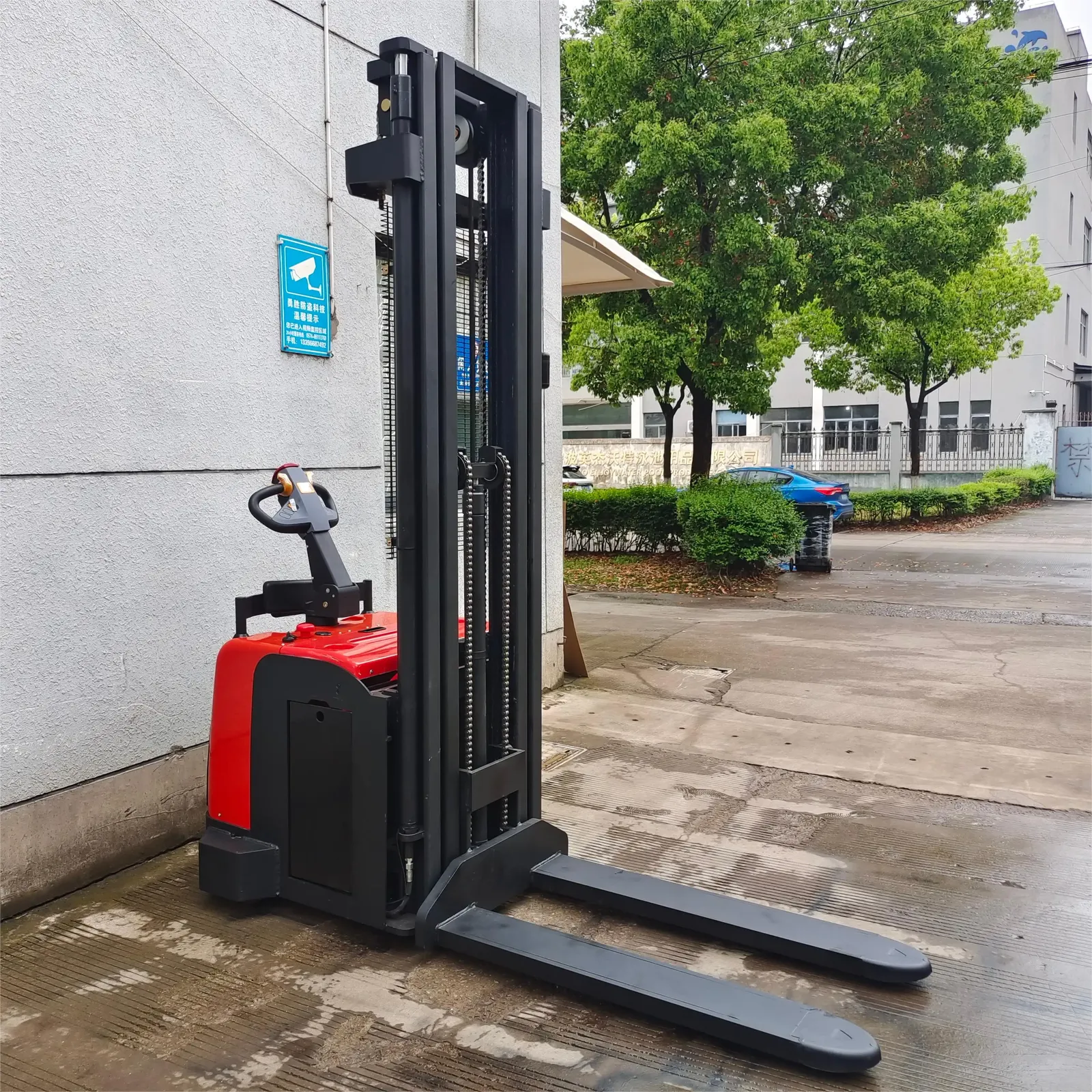 Straddle Stackers 1500 kg photo 2