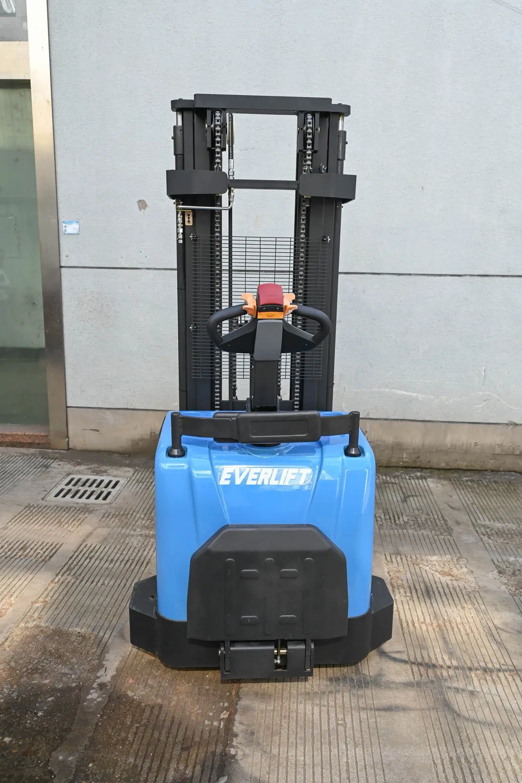 Straddle Stackers 1500 kg photo 5