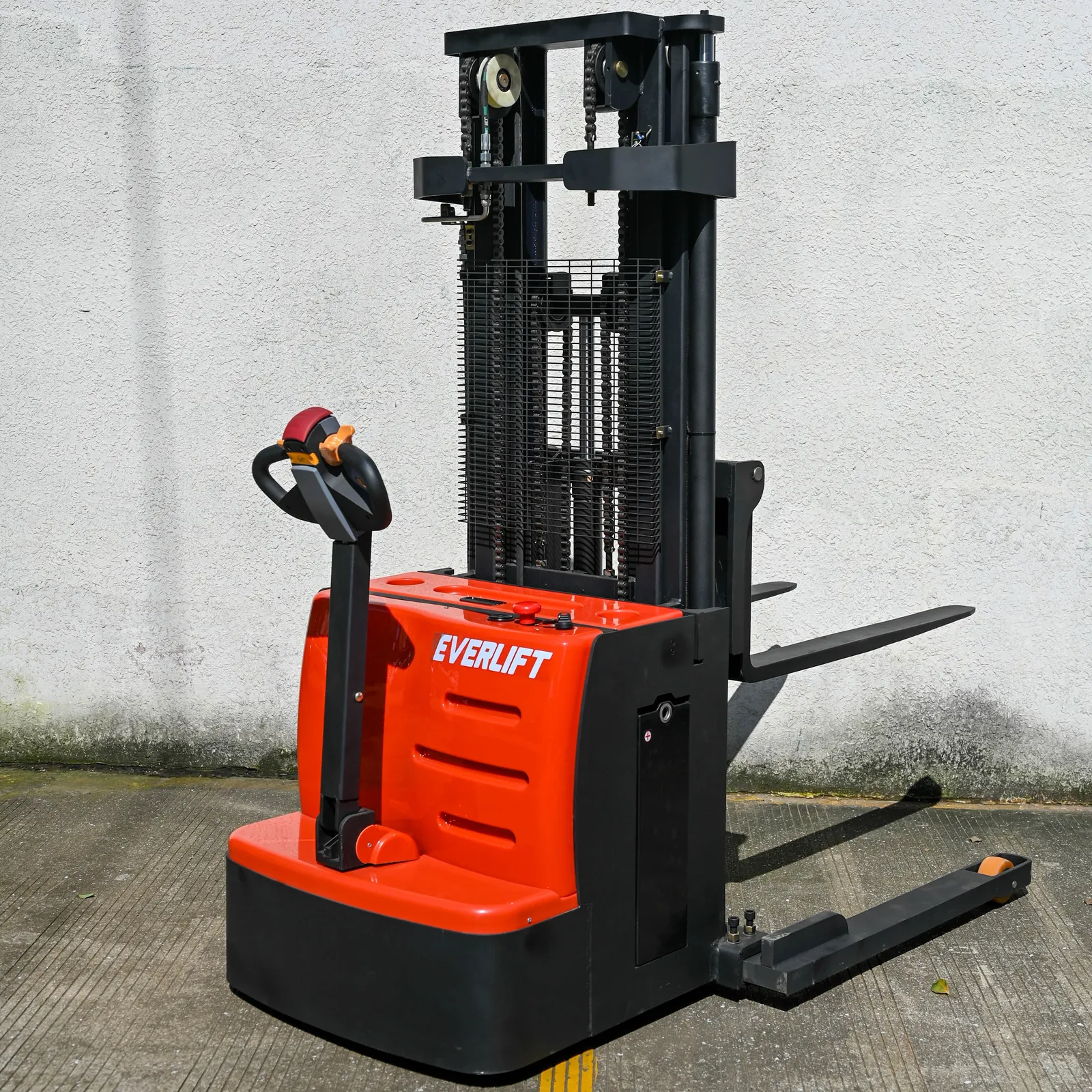 Battery Stacker 1.5T 2T photo 1