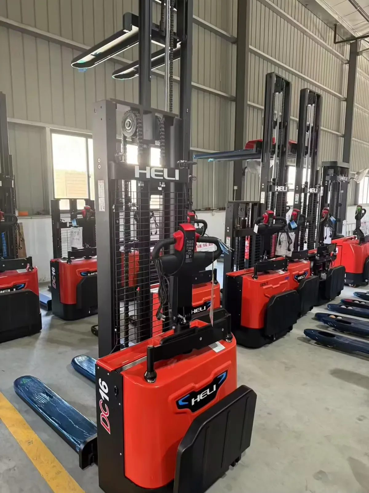 Electric Lift Truck Stand on Stacker for Warehouse detail 4