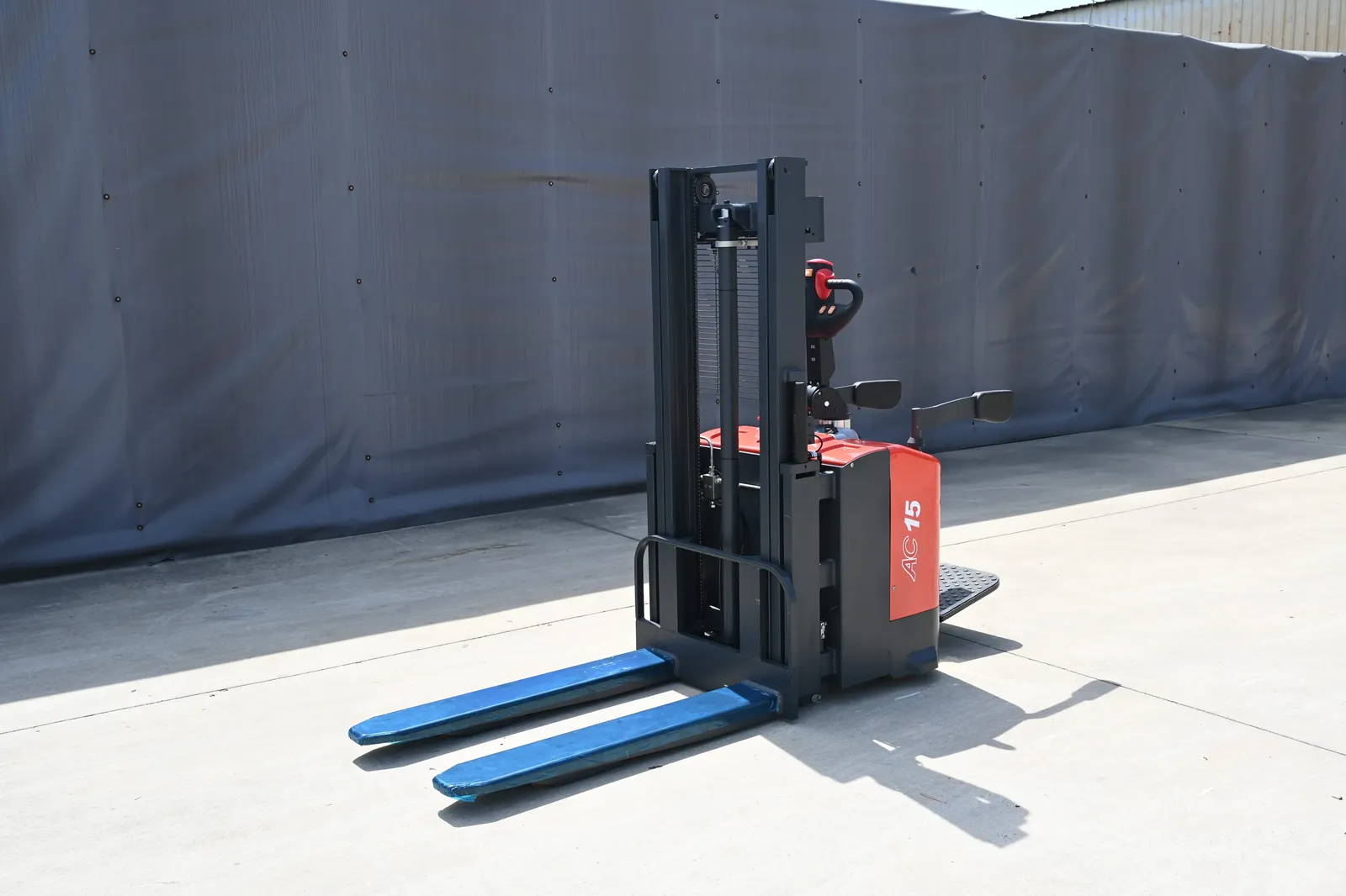 1.5Ton Electric Pallet Stacker, 1600-3500mm Lift Height photo 3
