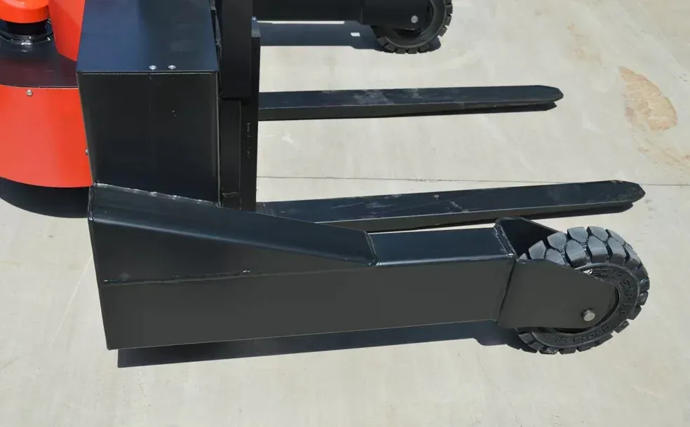 1500 to 2000 kg Heavy-Duty Rough Terrain Pallet Stacker photo 4