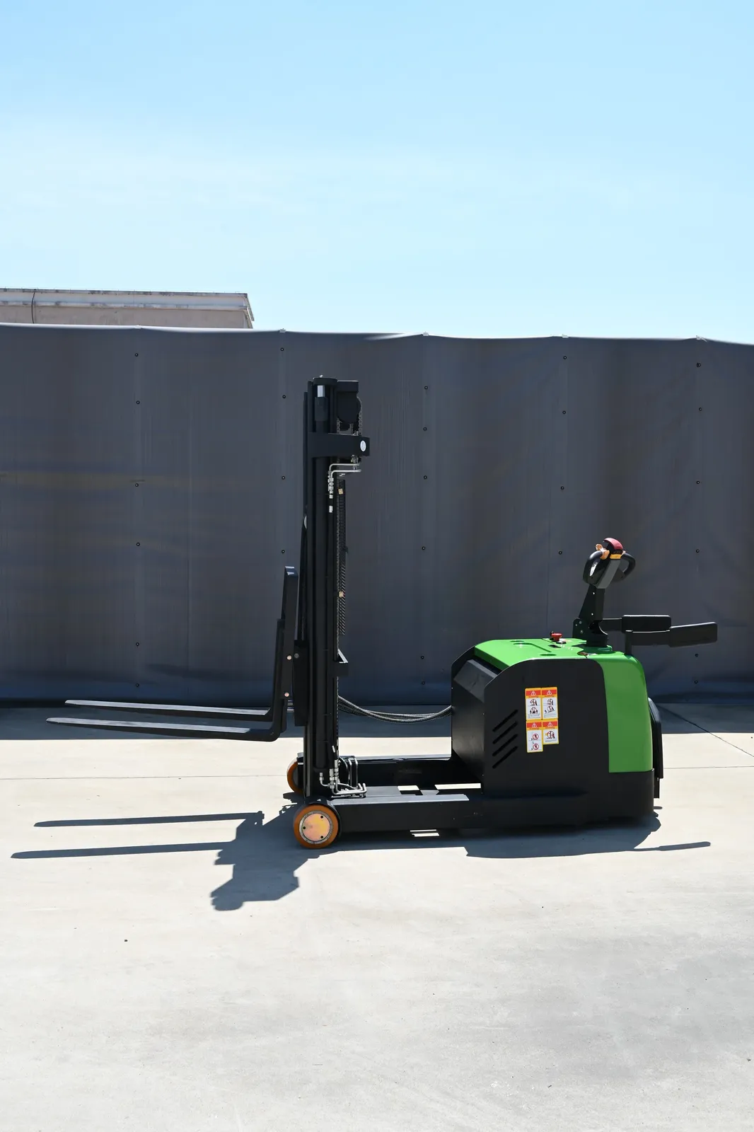 Electric Reach Stacker Stand on Type 1000-2000 kg photo 5