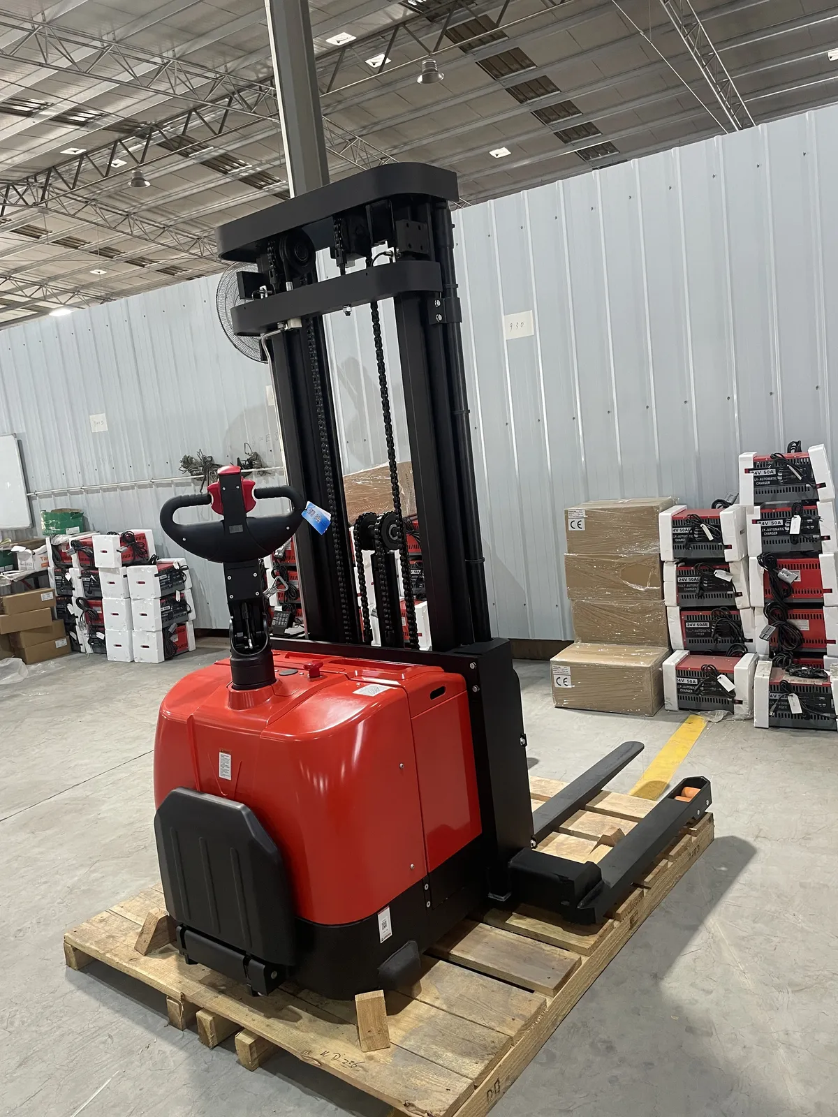 1600 kg Wide Leg Electric Pallet Stacker AC EPS Drive photo 2