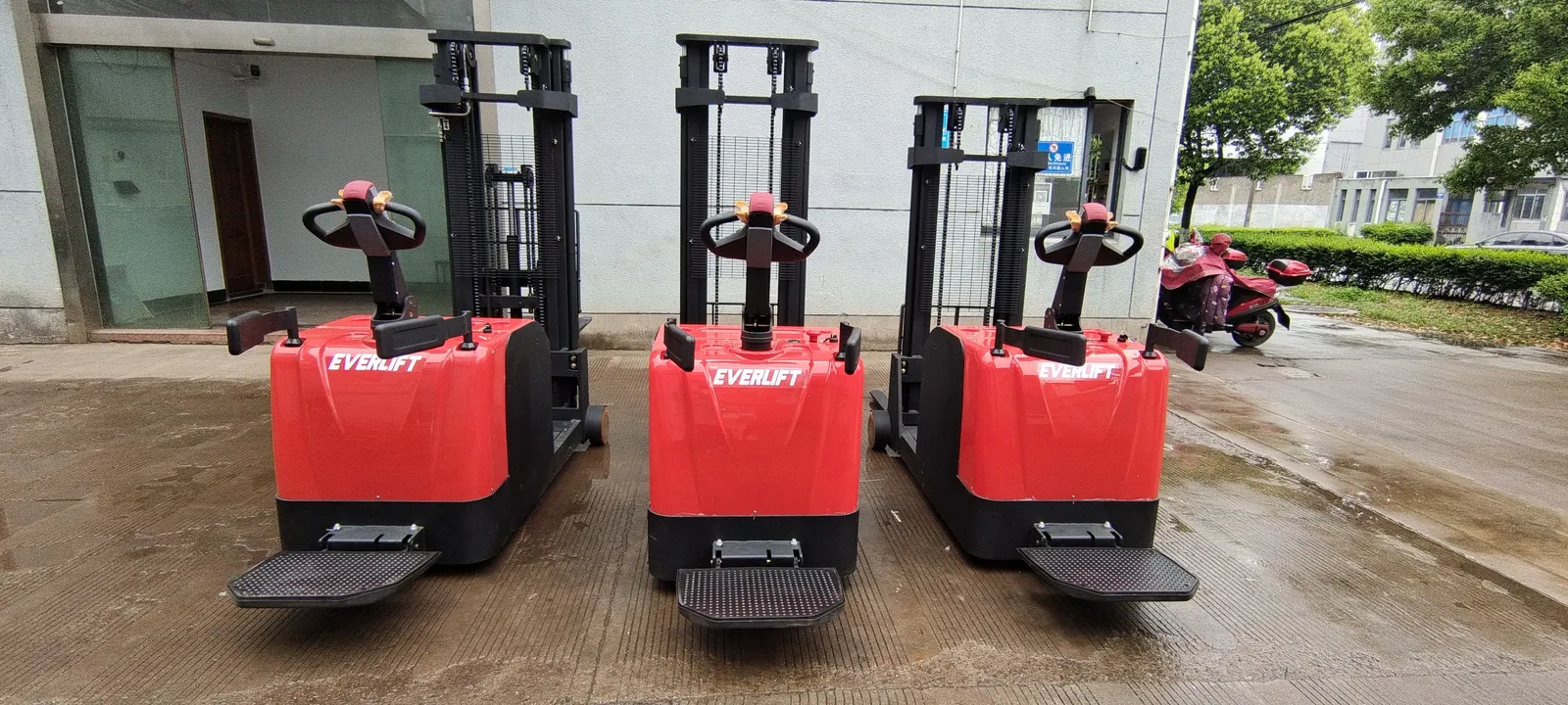 Stand on Electric Counterblance Stacker 1-2Ton detail 8