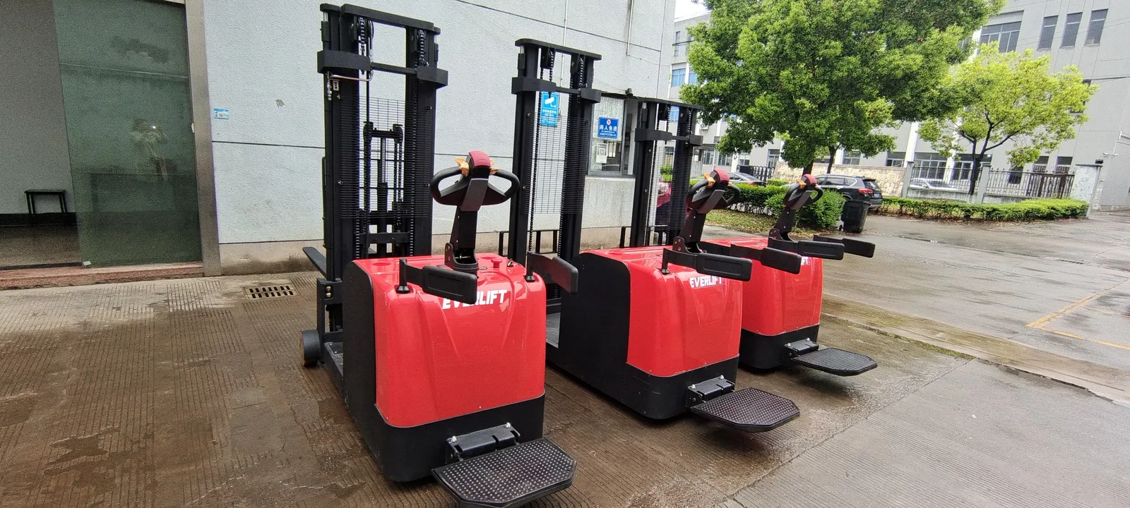 Stand on Electric Counterblance Stacker 1-2Ton detail 9