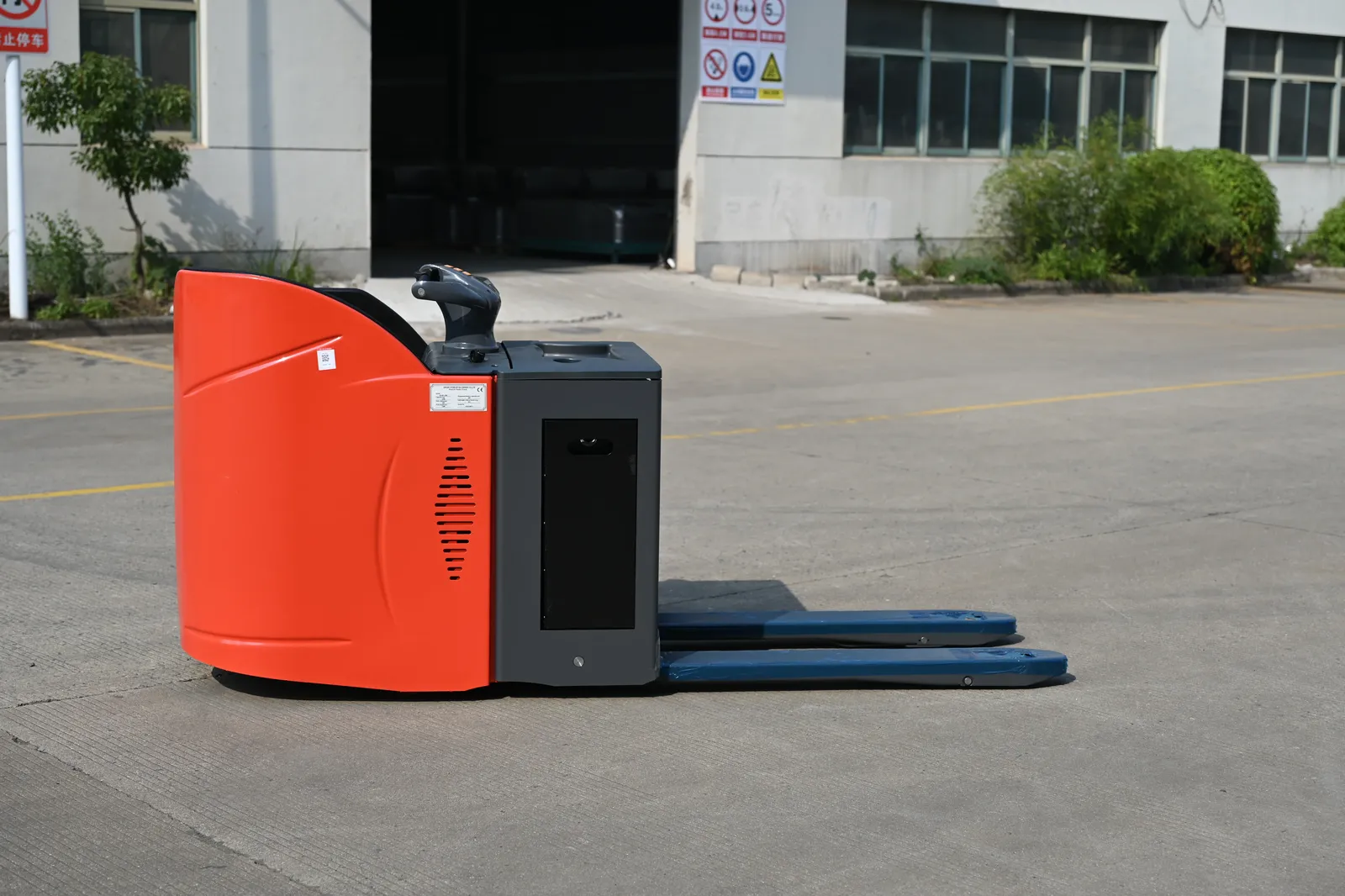 Ride on Electric Pallet Truck 2000 to 2500 kg detail 8
