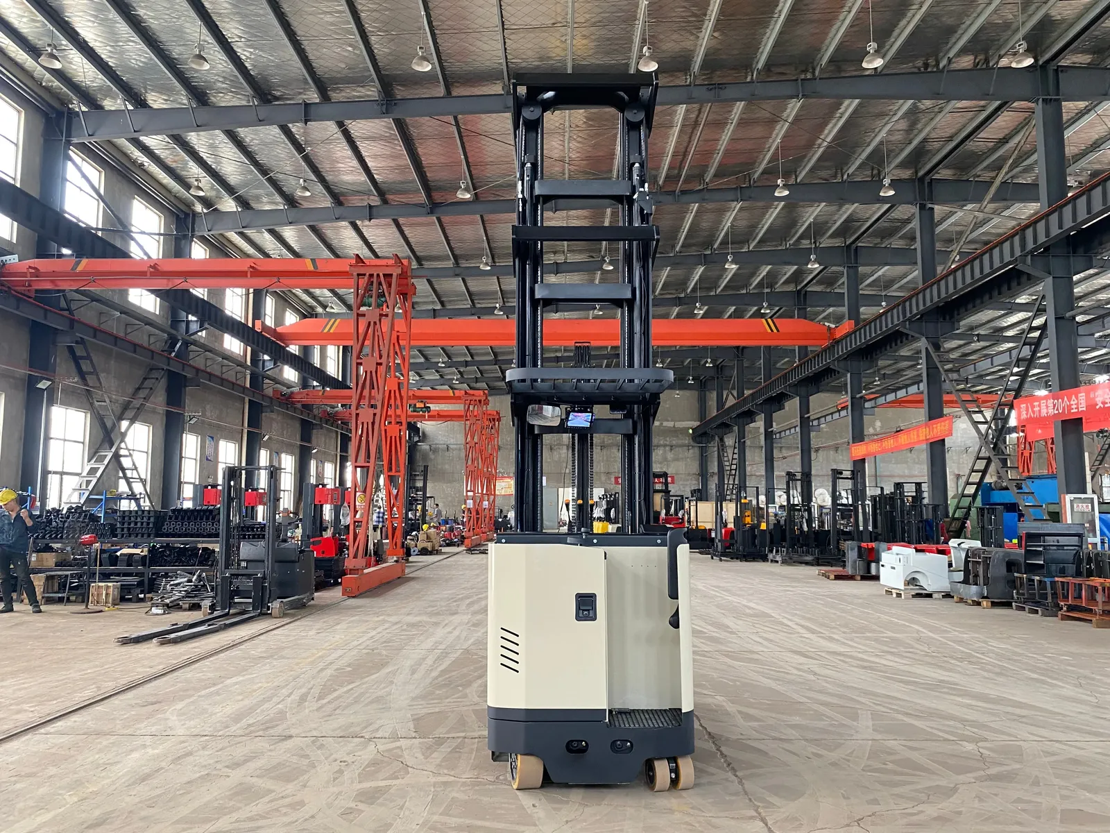 CQD16J Stand on High Mast Electric Reach Truck 1500 kg detail 11