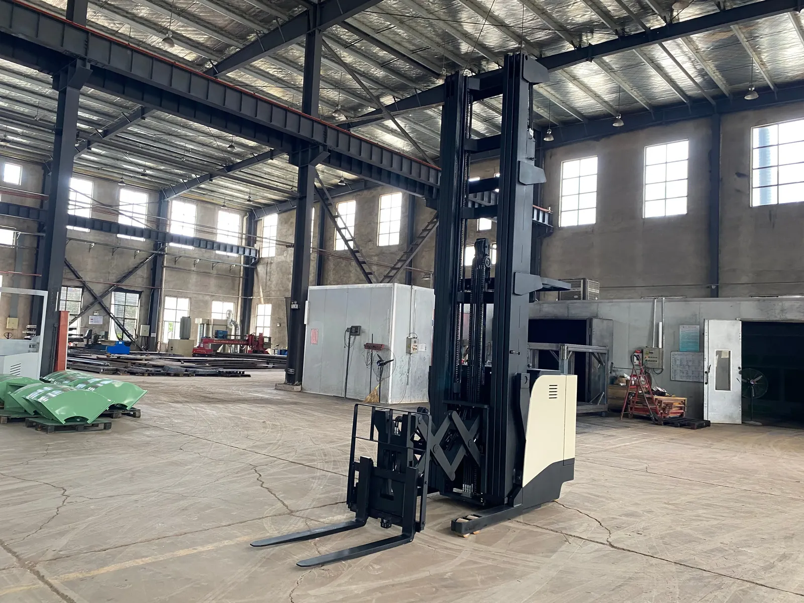 CQD16J Stand on High Mast Electric Reach Truck 1500 kg detail 8