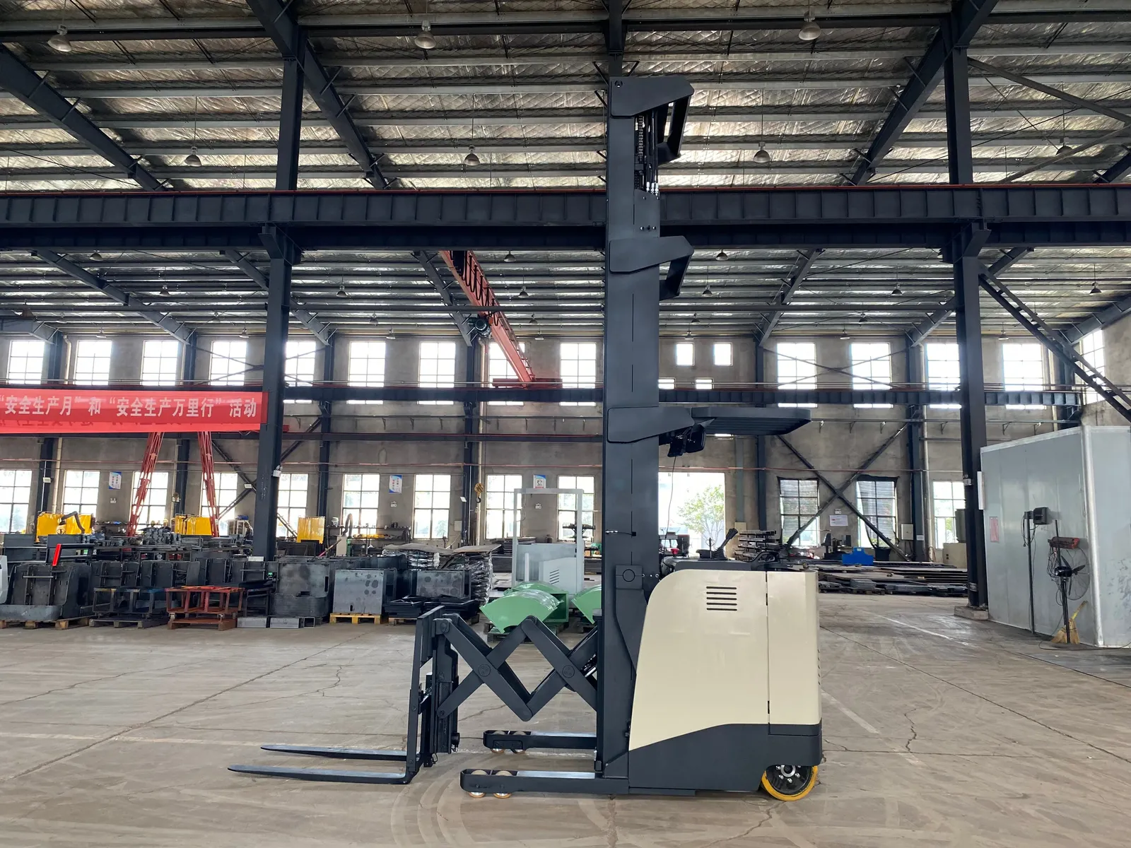 CQD16J Stand on High Mast Electric Reach Truck 1500 kg photo 5