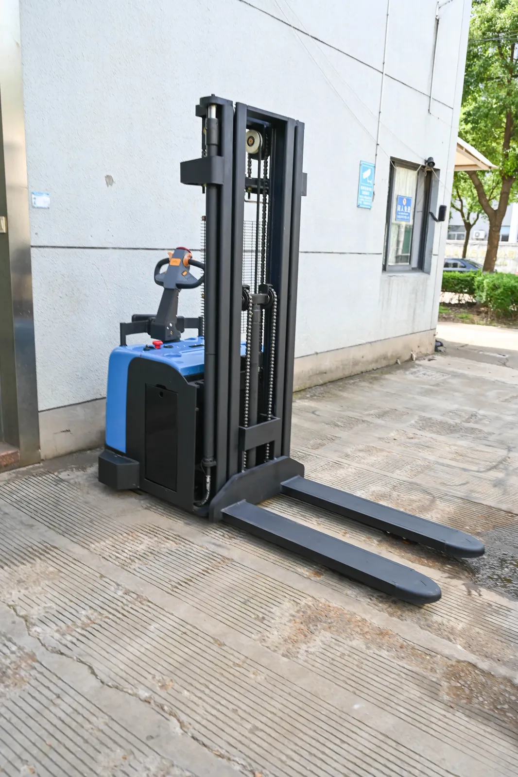 Walkie Electric Pallet Stacker 1.5Ton photo 6