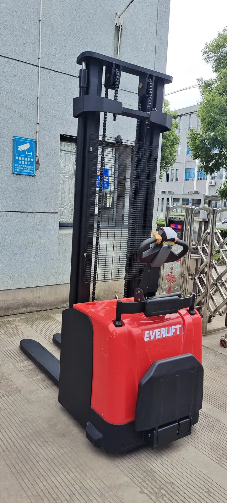 Stand on Electric Pallet Stacker ELES-20P 2000 kg photo 4