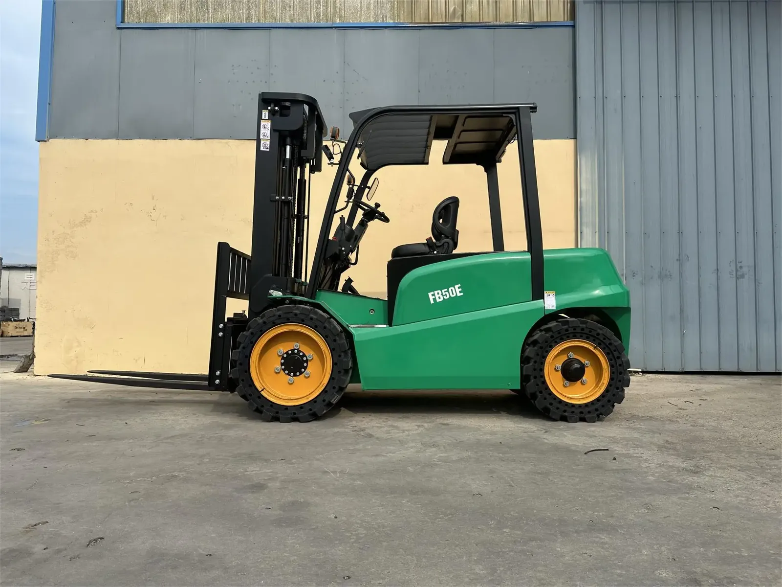 3 Ton Diesel Forklift Truck with Isuzu Engine 3000 kg photo 3