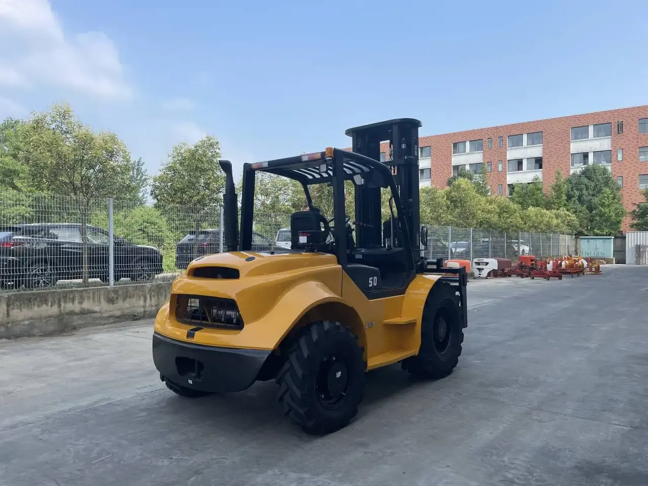 5.0 Ton Heavy-duty Diesel Rough Terrain Forklift 4X4 detail 8