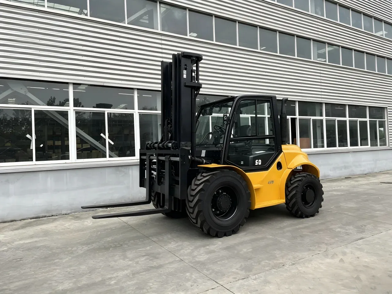 5.0 Ton Heavy-duty Diesel Rough Terrain Forklift 4X4 photo 1
